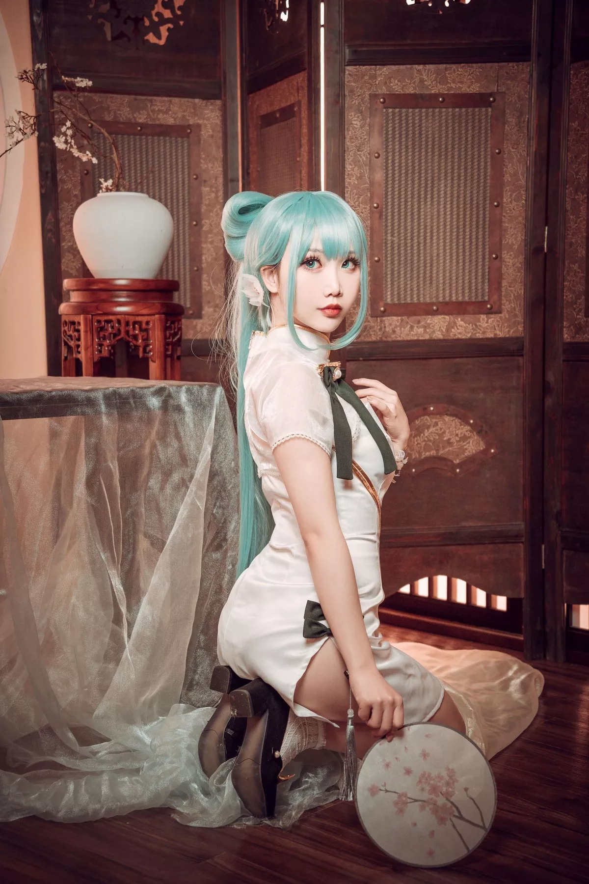 可爱人气Coser面饼仙儿初音旗袍主题私房高叉旗袍秀白嫩翘臀美腿诱惑写真28P