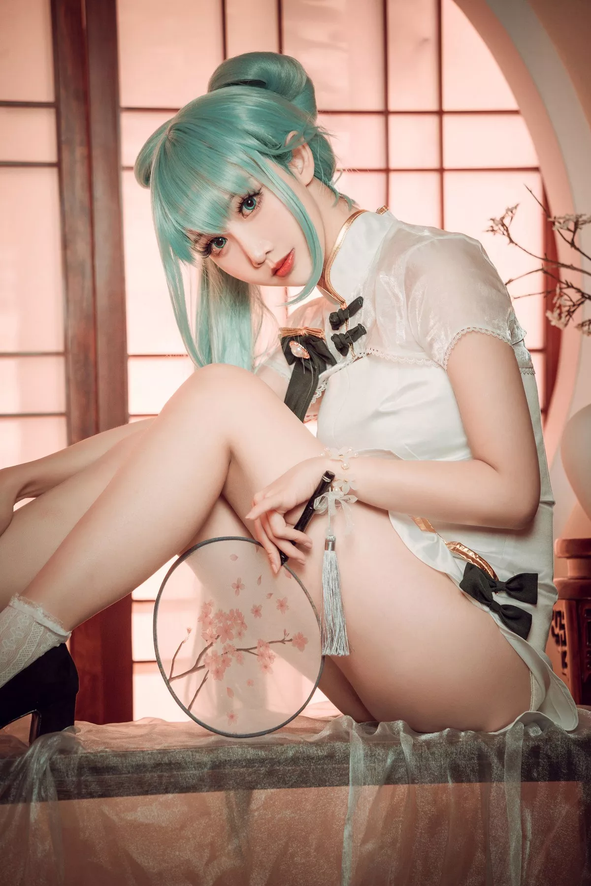 可爱人气Coser面饼仙儿初音旗袍主题私房高叉旗袍秀白嫩翘臀美腿诱惑写真28P