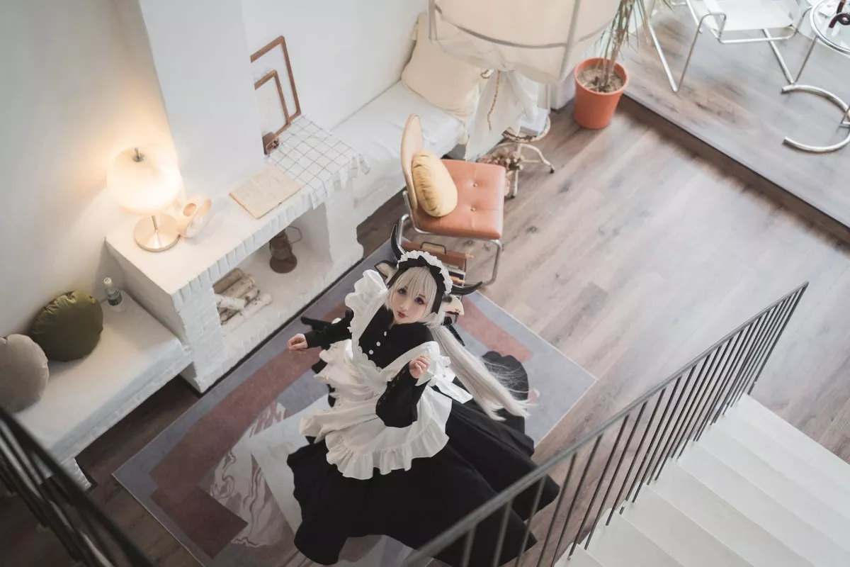 COS福利rioko凉凉子贴心奶牛女仆主题私房性感内衣半脱露翘臀诱惑写真45P