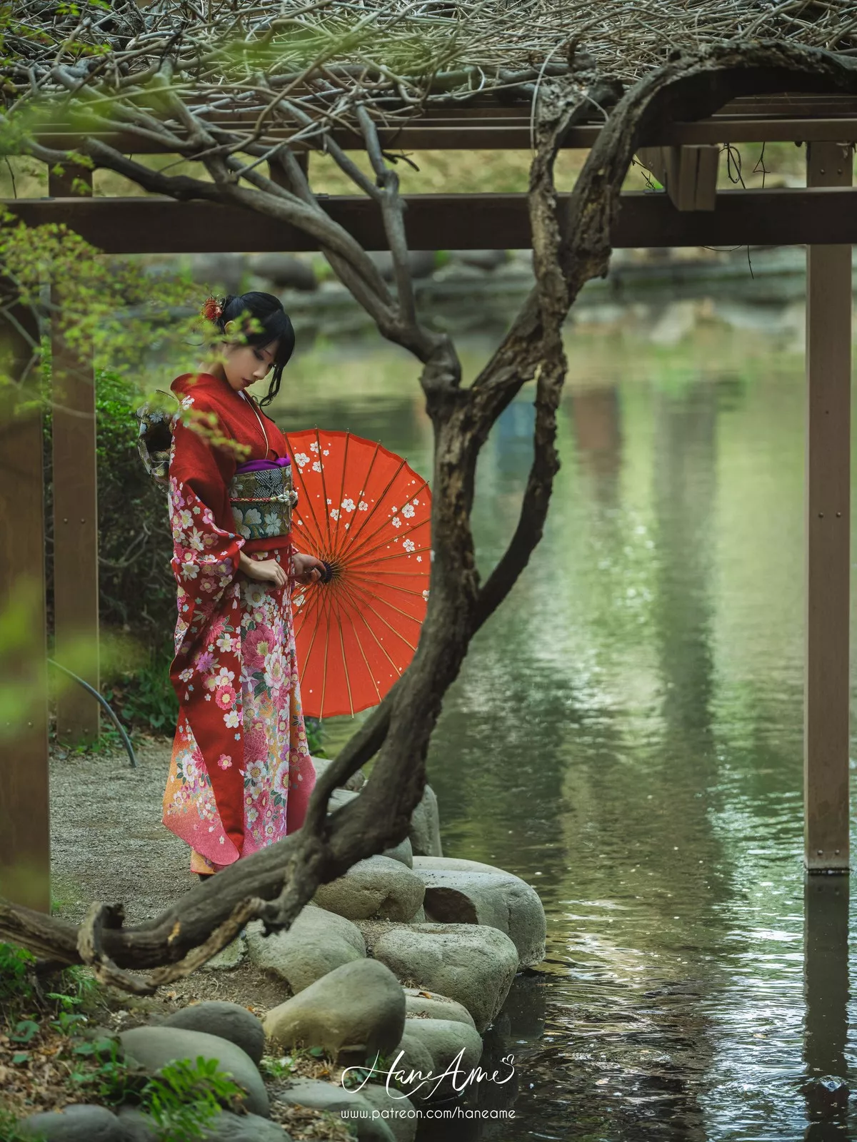 COS福利雨波_HaneAme赤紅和服主题户外樱花树下性感和服迷人写真38P