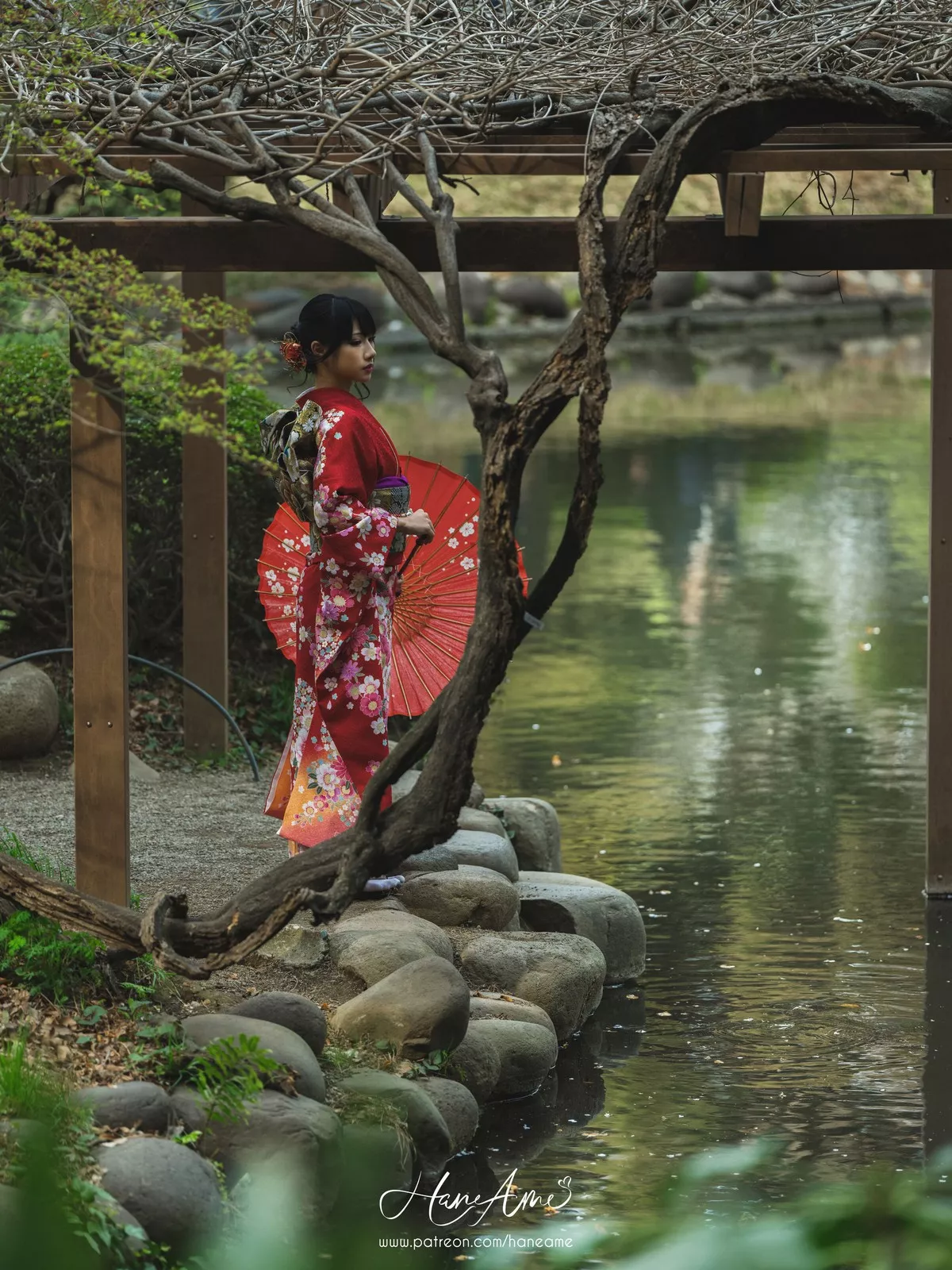 COS福利雨波_HaneAme赤紅和服主题户外樱花树下性感和服迷人写真38P