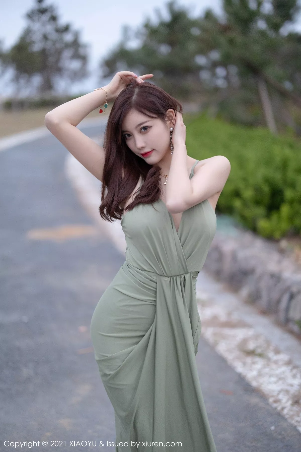 [XiaoYu画语界]Vol.538_女神杨晨晨sugar青岛旅拍户外轻透长裙低胸露豪乳诱惑写真74P