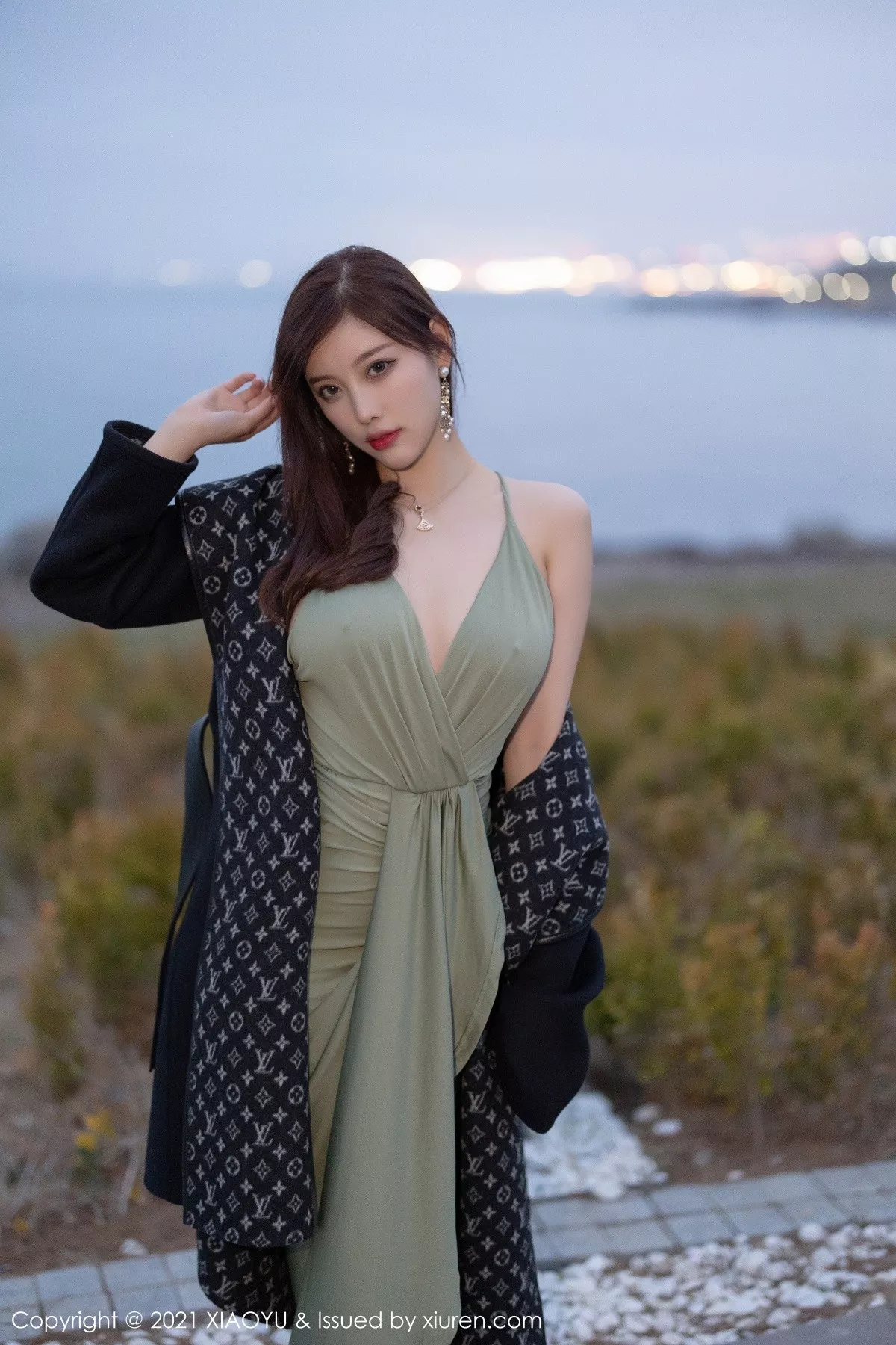 [XiaoYu画语界]Vol.538_女神杨晨晨sugar青岛旅拍户外轻透长裙低胸露豪乳诱惑写真74P