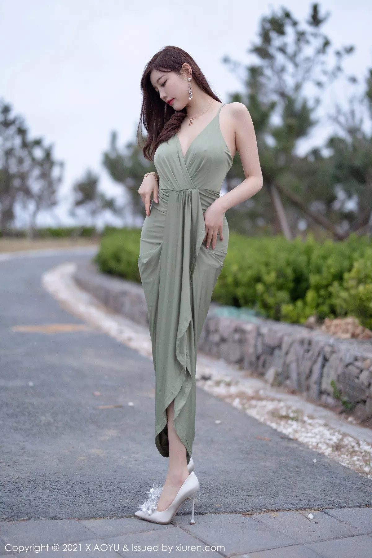 [XiaoYu画语界]Vol.538_女神杨晨晨sugar青岛旅拍户外轻透长裙低胸露豪乳诱惑写真74P