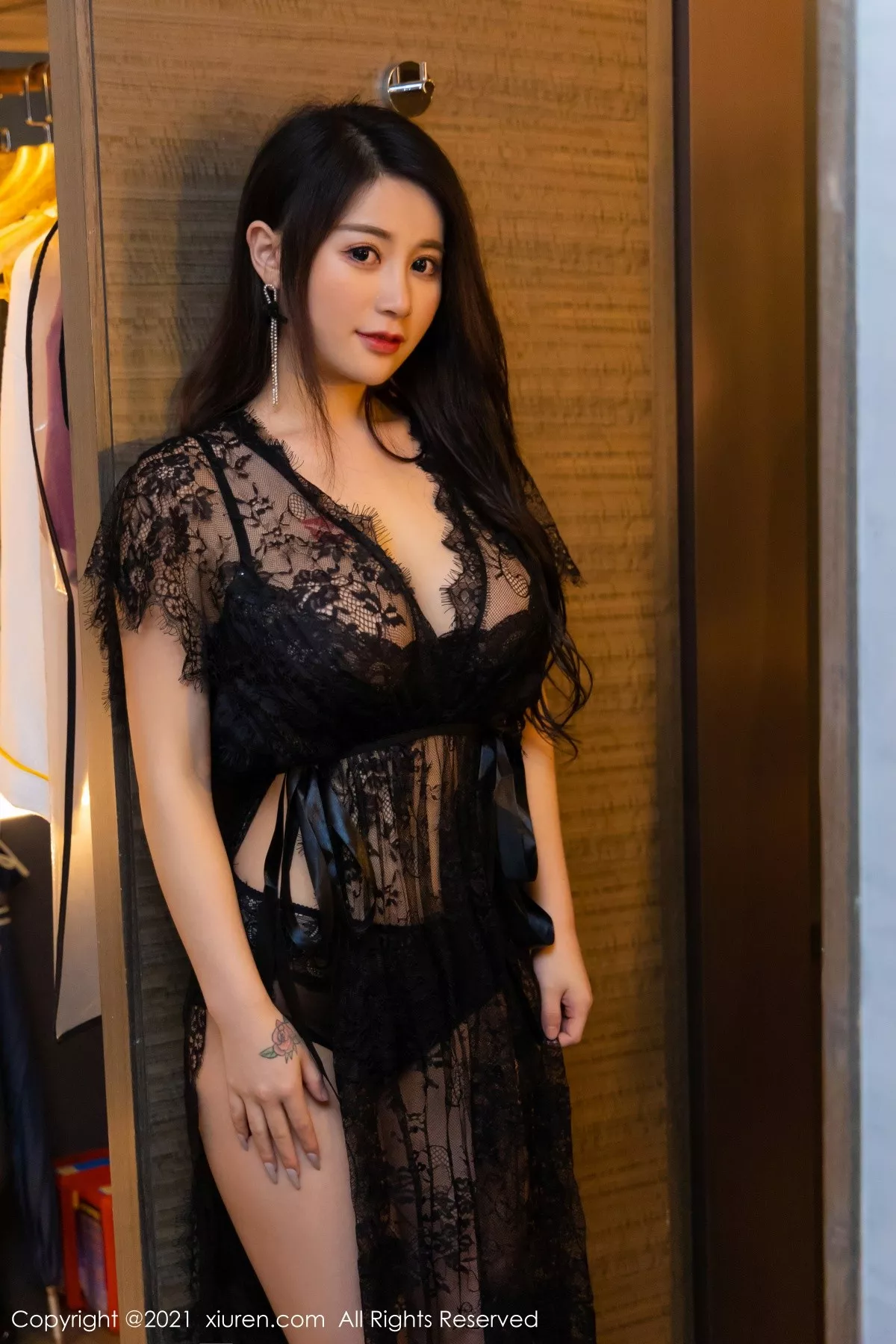 XiuRen第3676期_模特美七＆Fairy如歌黑色系服饰秀惹火身材撩人姿势诱惑写真40P