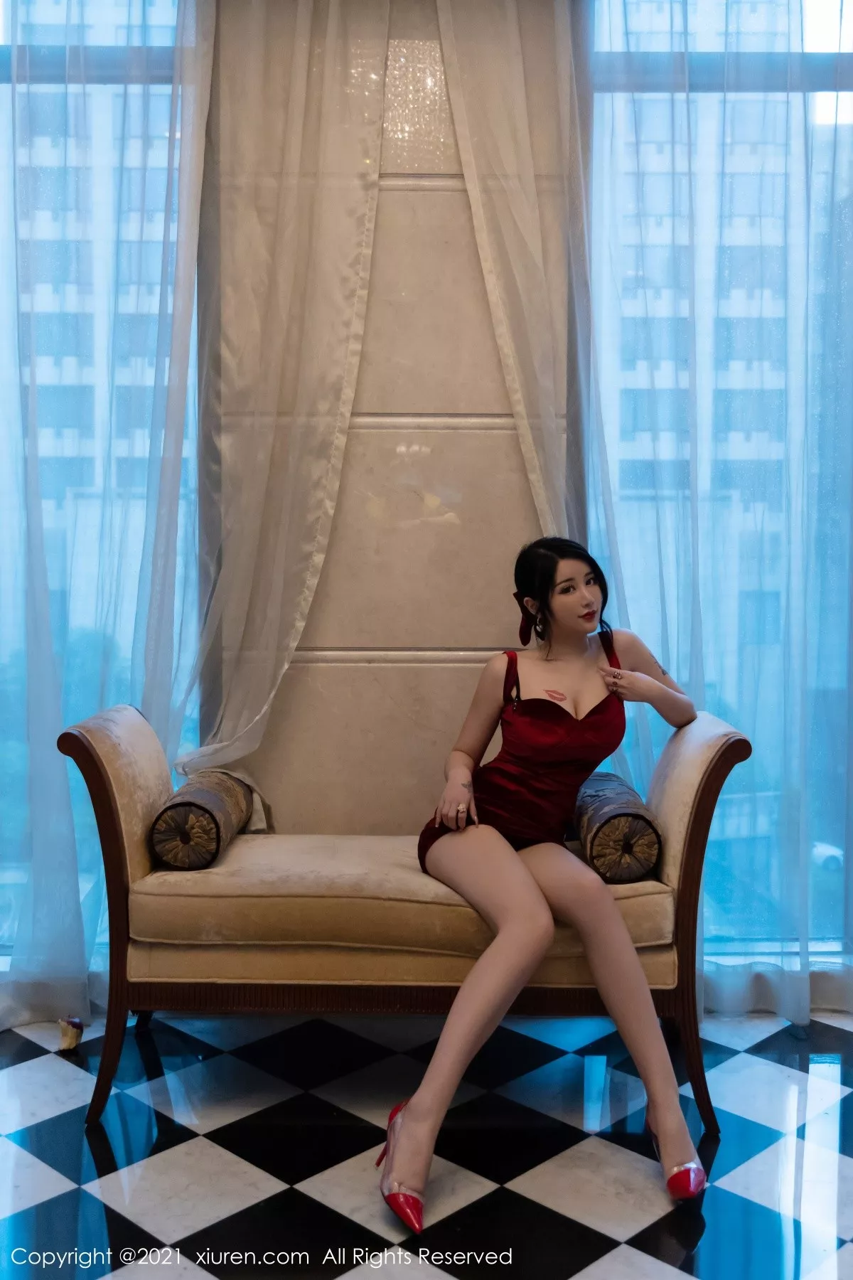XiuRen第3681期_模特美七Mia私房红色低胸连身裙秀丰满身材傲人豪乳诱惑写真58P