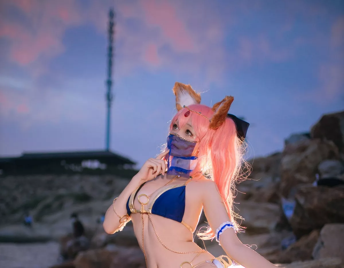 Cosplay日奈娇阿拉伯舞娘主题户外沙滩性感比基尼秀完美身材迷人诱惑写真37P