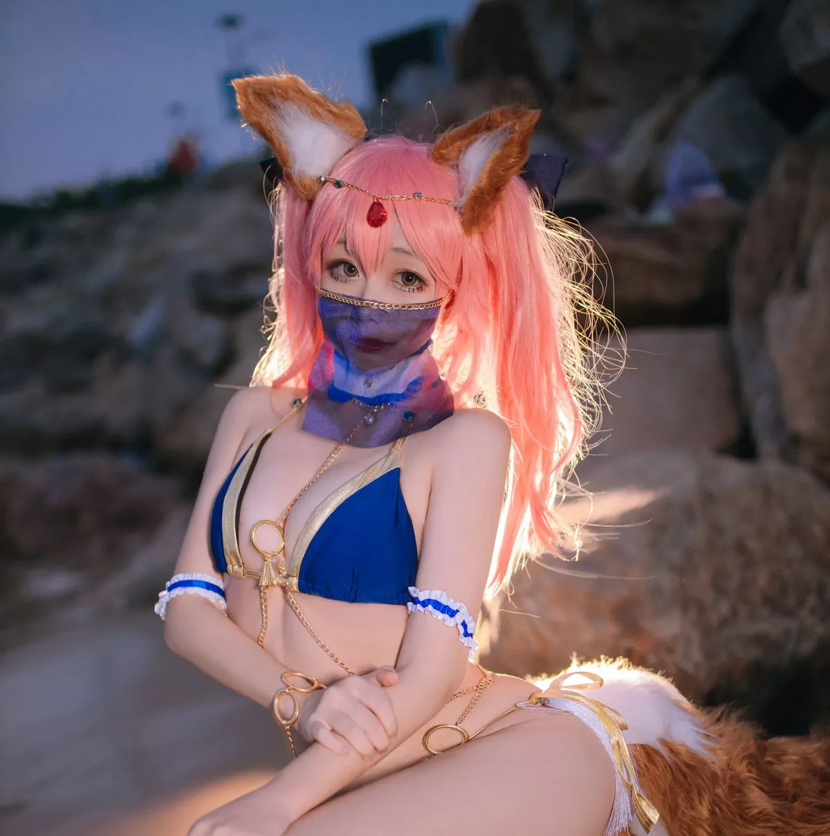 Cosplay日奈娇阿拉伯舞娘主题户外沙滩性感比基尼秀完美身材迷人诱惑写真37P