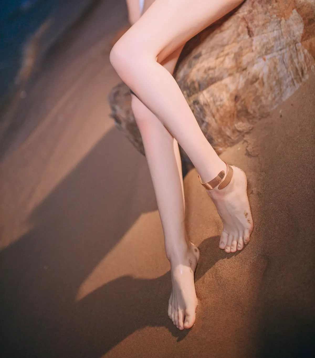 Cosplay日奈娇阿拉伯舞娘主题户外沙滩性感比基尼秀完美身材迷人诱惑写真37P
