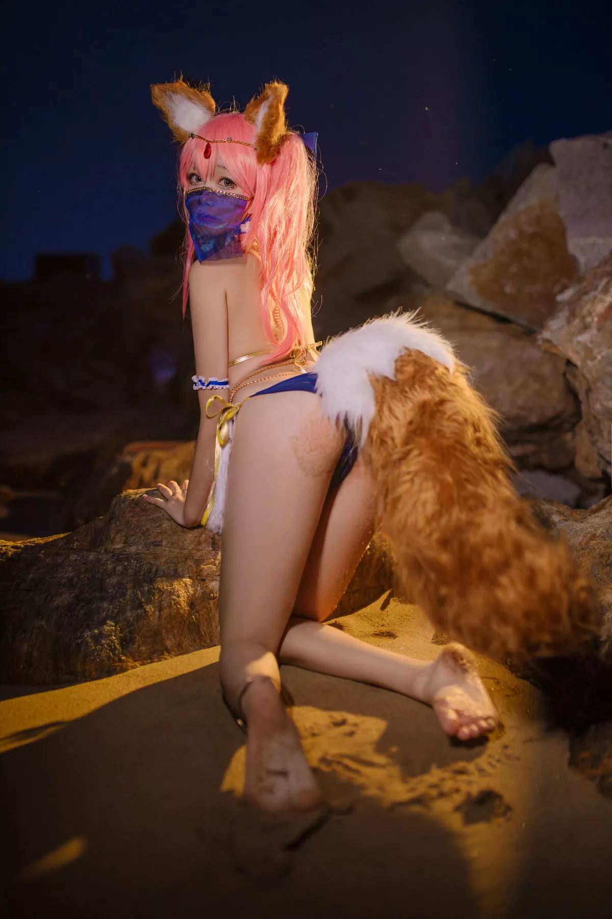 Cosplay日奈娇阿拉伯舞娘主题户外沙滩性感比基尼秀完美身材迷人诱惑写真37P