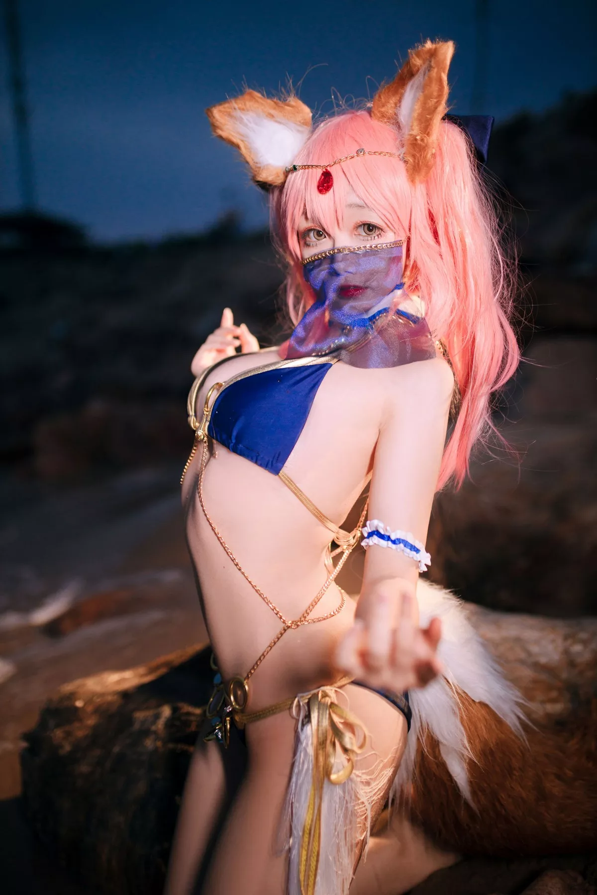 Cosplay日奈娇阿拉伯舞娘主题户外沙滩性感比基尼秀完美身材迷人诱惑写真37P