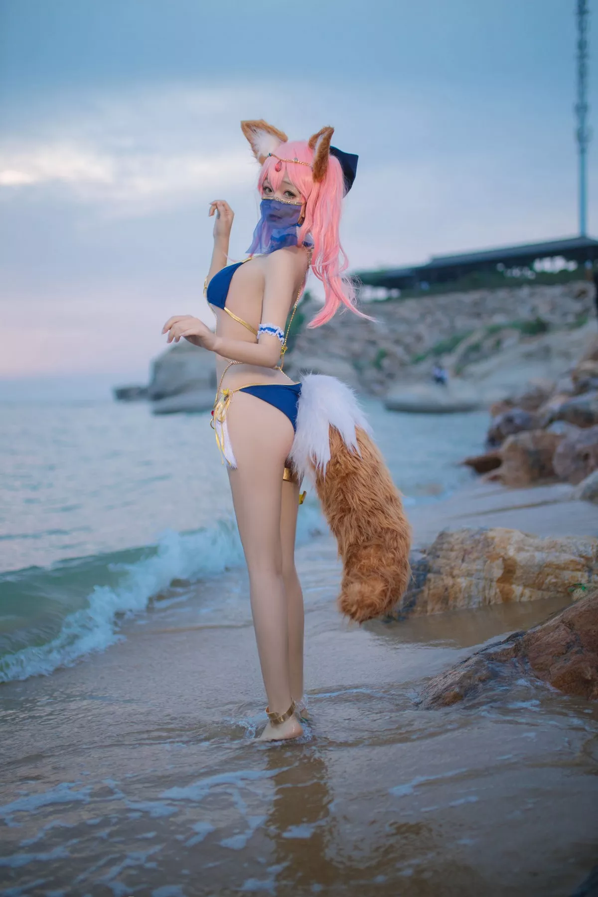 Cosplay日奈娇阿拉伯舞娘主题户外沙滩性感比基尼秀完美身材迷人诱惑写真37P