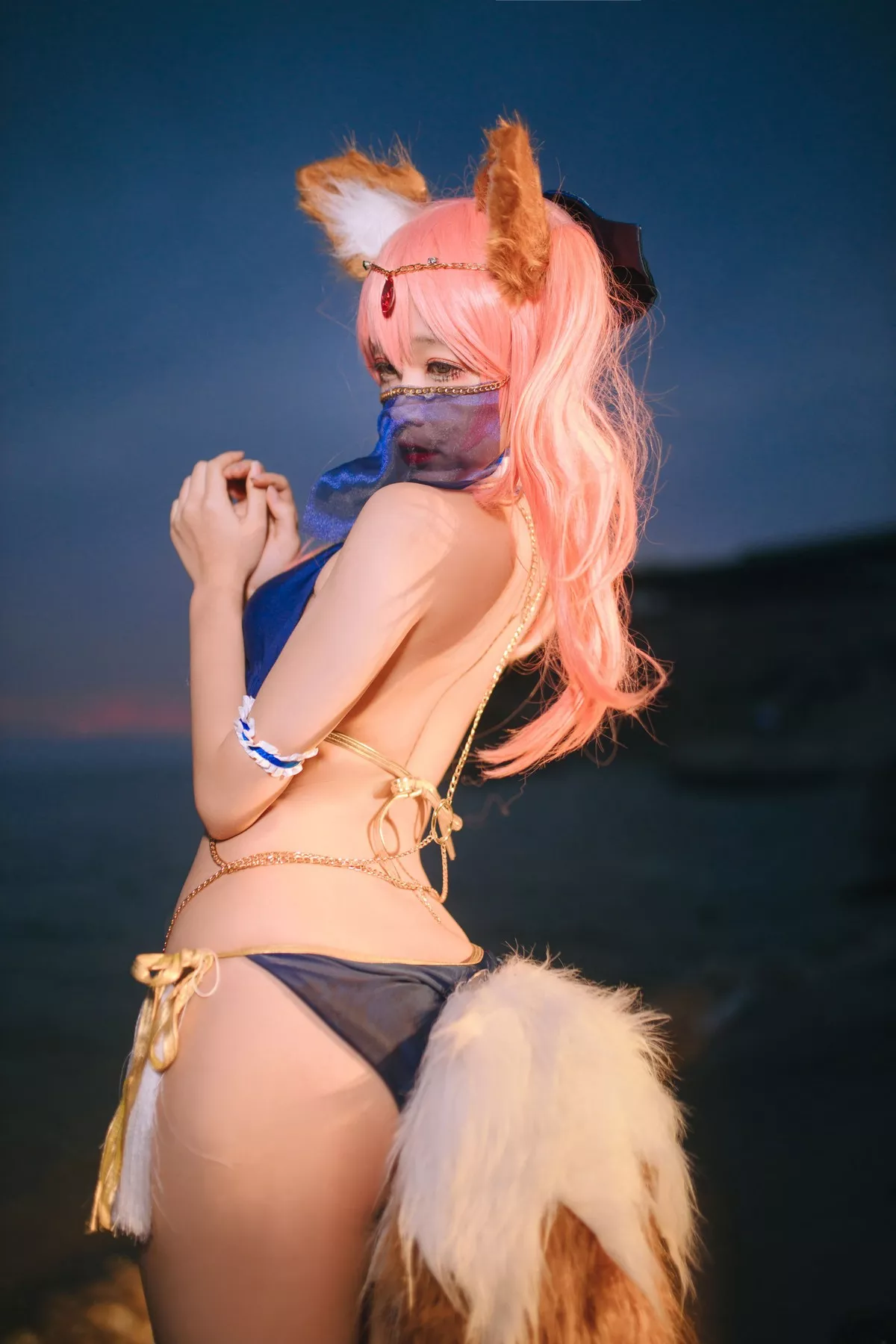 Cosplay日奈娇阿拉伯舞娘主题户外沙滩性感比基尼秀完美身材迷人诱惑写真37P