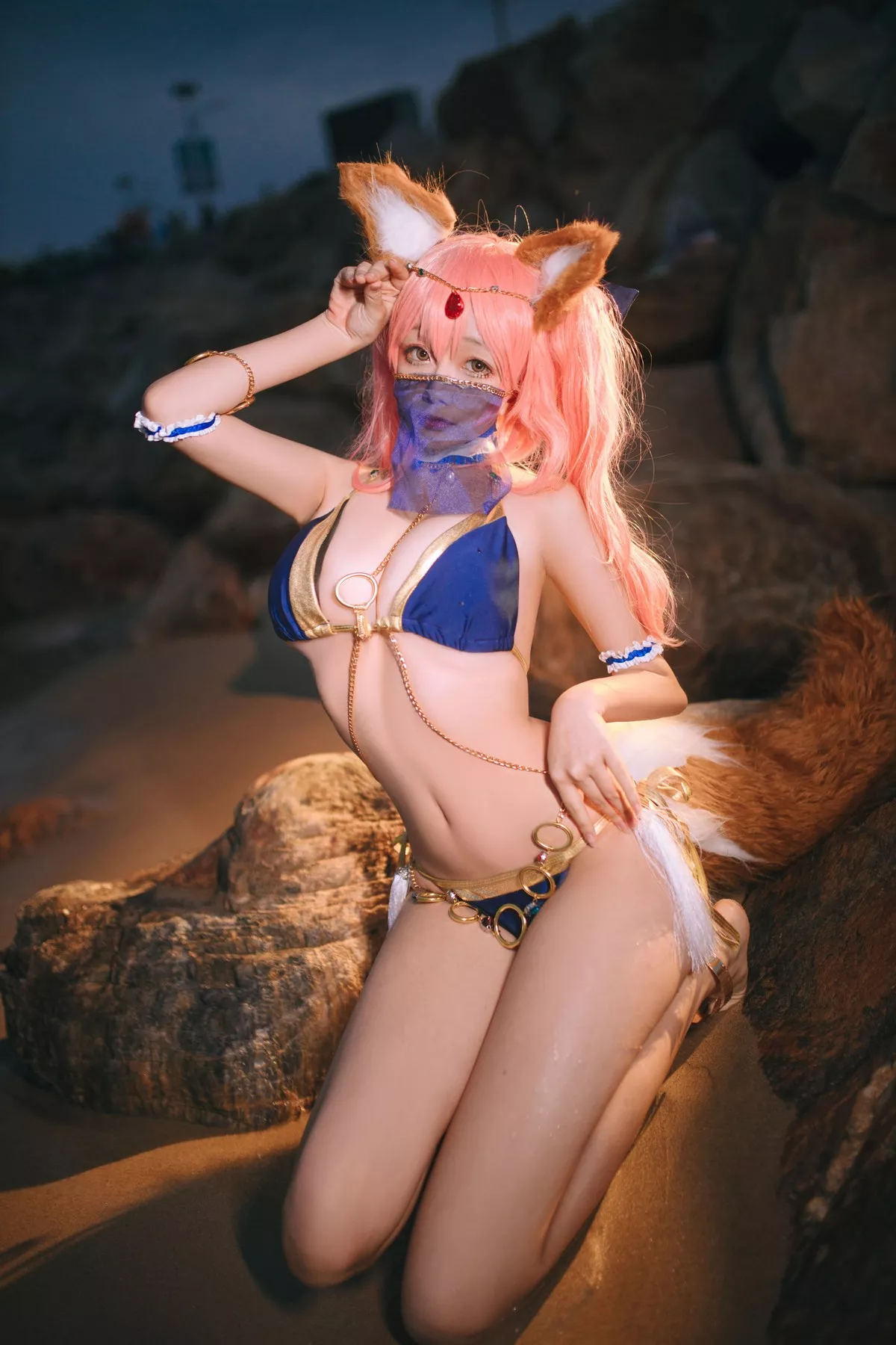 Cosplay日奈娇阿拉伯舞娘主题户外沙滩性感比基尼秀完美身材迷人诱惑写真37P