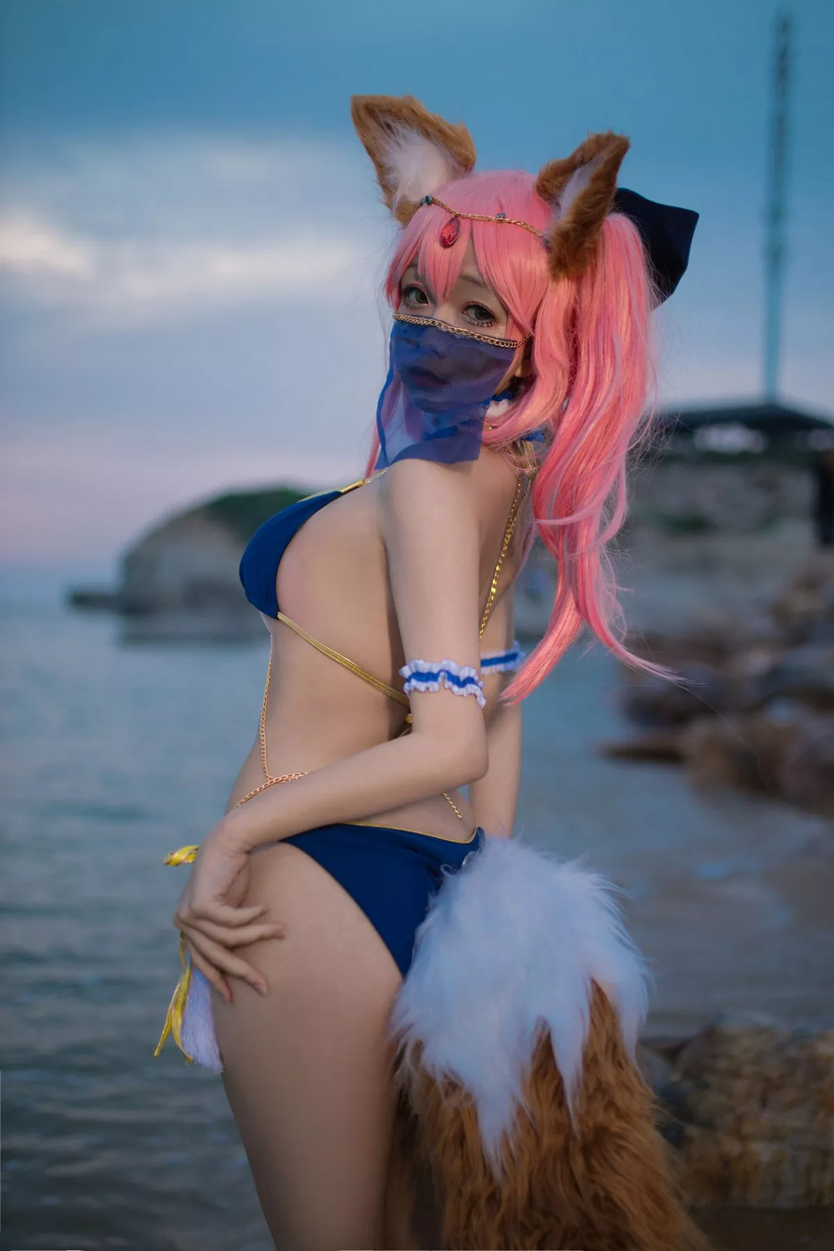 Cosplay日奈娇阿拉伯舞娘主题户外沙滩性感比基尼秀完美身材迷人诱惑写真37P