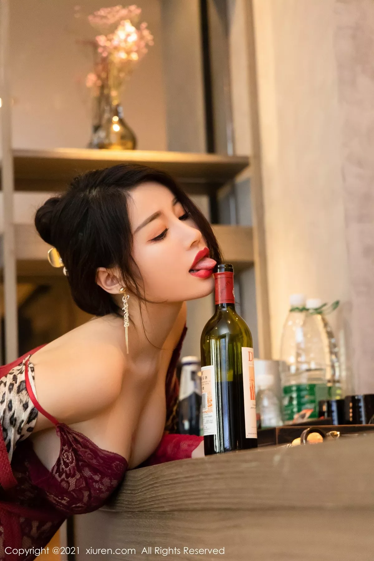 XiuRen第3605期_模特美七Mia酒店剧情主题半脱露缕空情趣内衣惹火诱惑写真92P