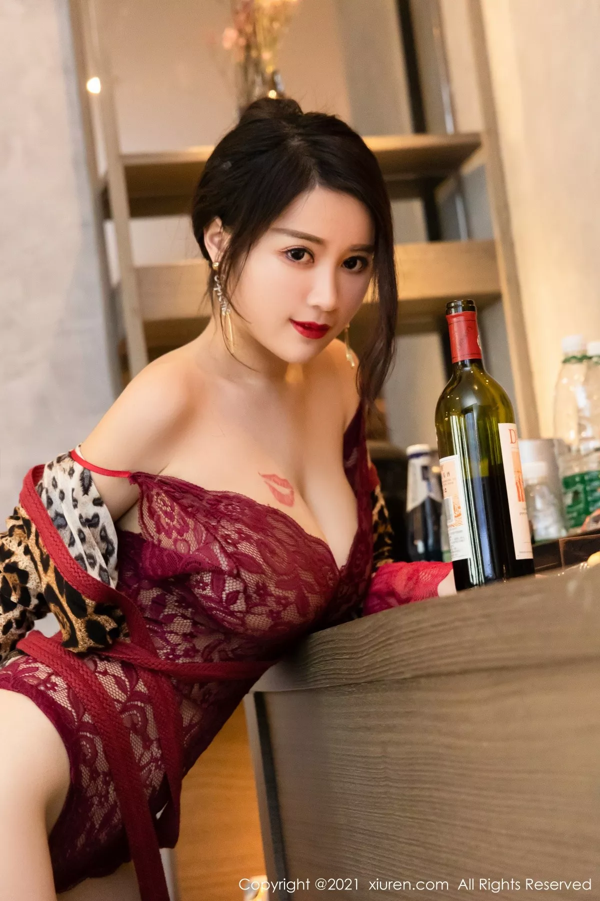 XiuRen第3605期_模特美七Mia酒店剧情主题半脱露缕空情趣内衣惹火诱惑写真92P