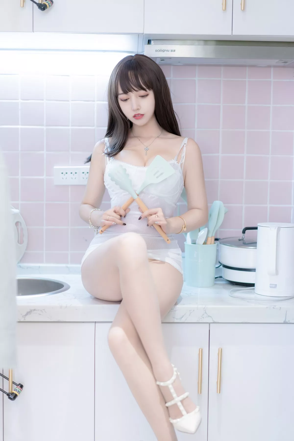 斗鱼主播过期米线线喵肉丝大姐姐主题私房薄透吊裙配肉丝裤袜迷人诱惑写真87P
