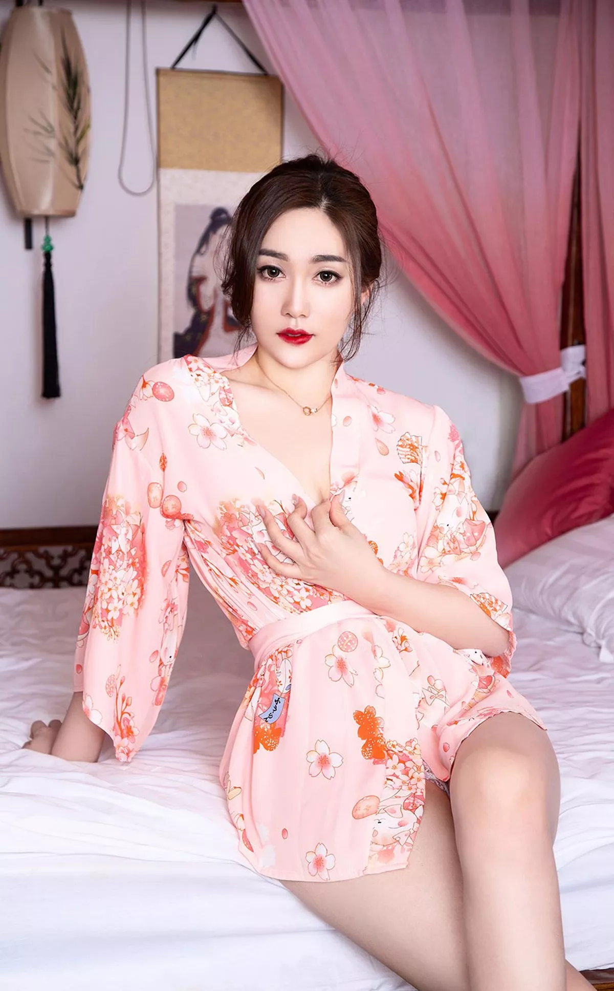 [Ugirls爱尤物]No.2146_模特宥利私房低胸粉色服饰秀完美身材性感美腿诱惑写真35P