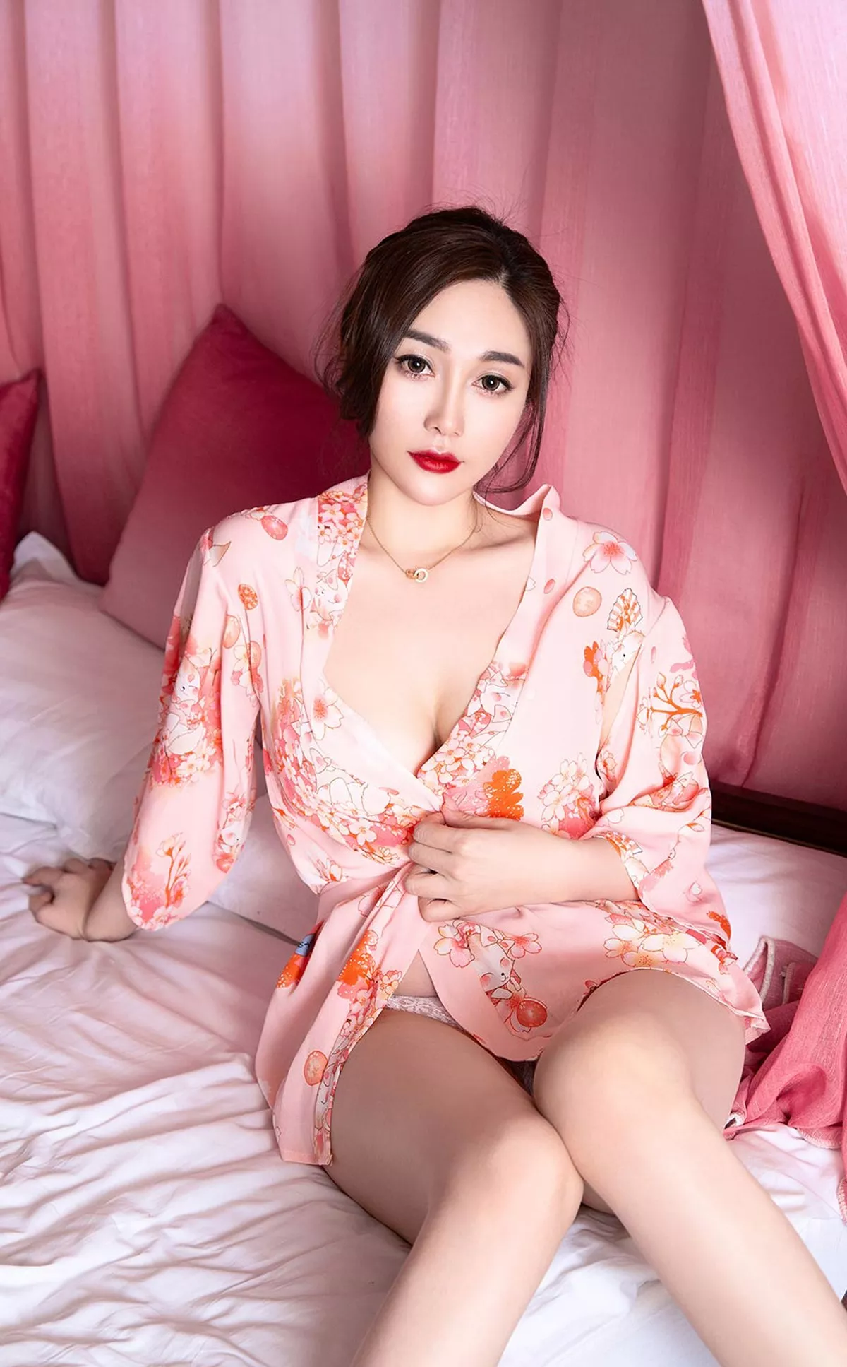 [Ugirls爱尤物]No.2146_模特宥利私房低胸粉色服饰秀完美身材性感美腿诱惑写真35P