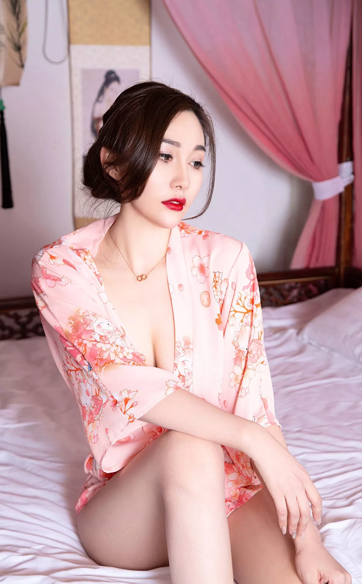 [Ugirls爱尤物]No.2146_模特宥利私房低胸粉色服饰秀完美身材性感美腿诱惑写真35P