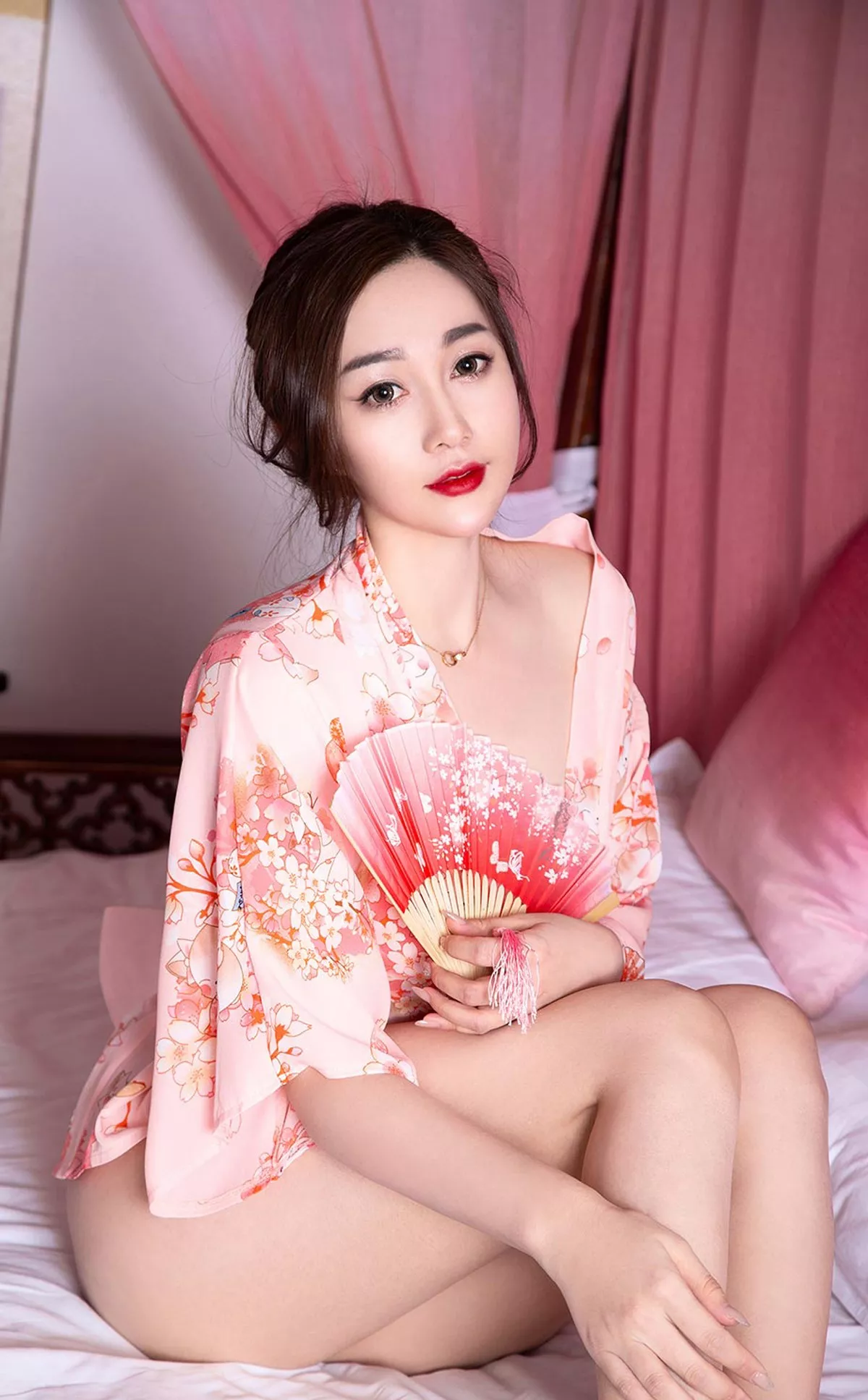 [Ugirls爱尤物]No.2146_模特宥利私房低胸粉色服饰秀完美身材性感美腿诱惑写真35P