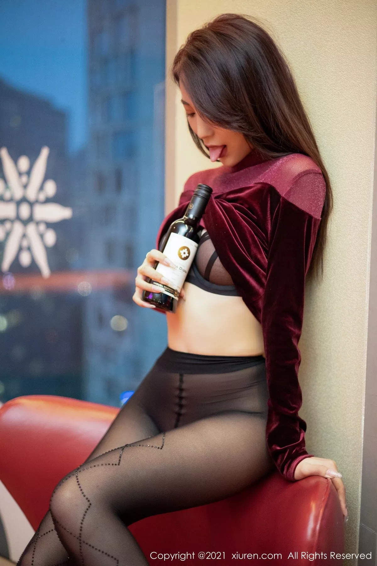 XiuRen第3765期_丽质模特周慕汐baby猩红礼裙配无内黑丝秀翘臀美腿诱惑写真63P