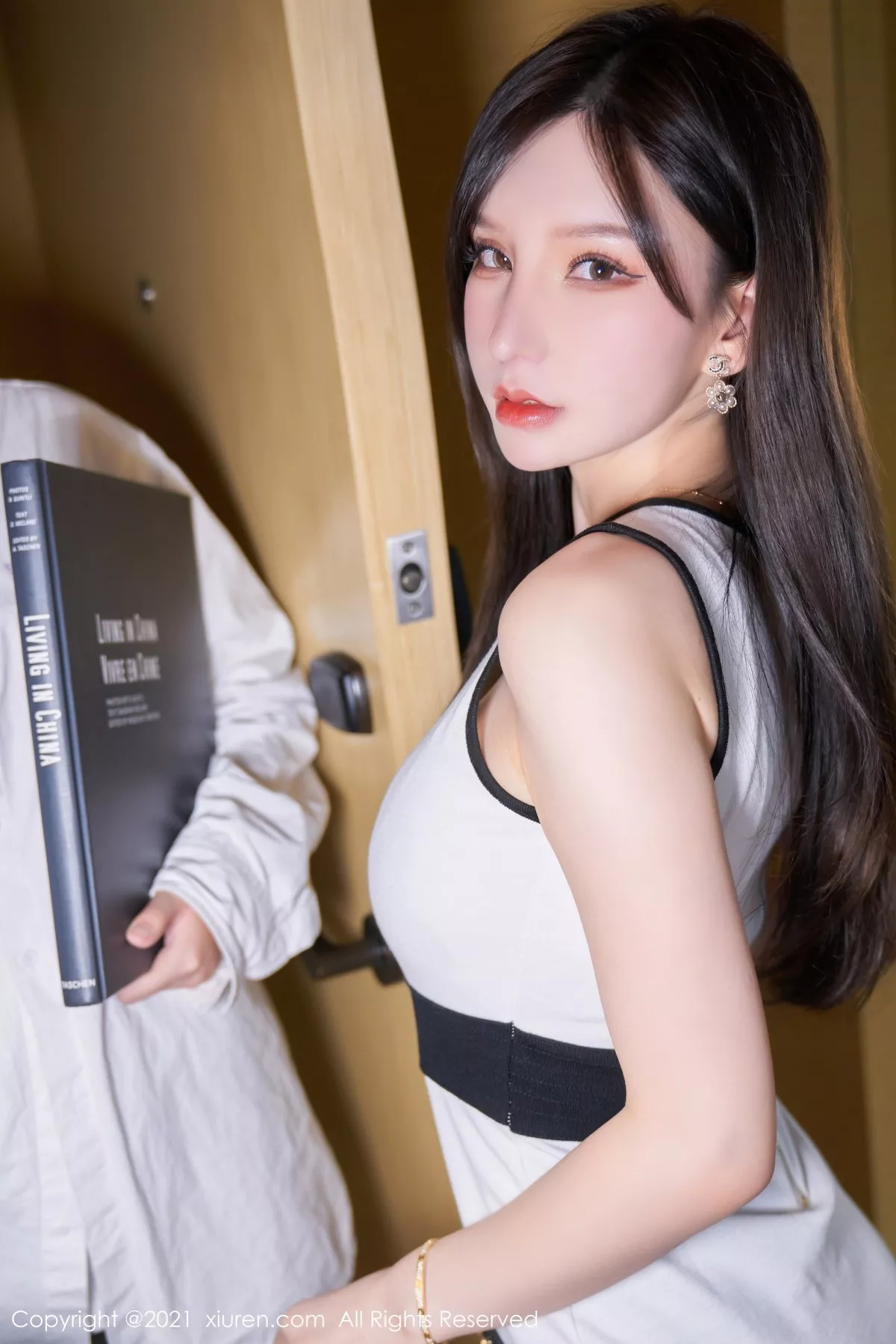 XiuRen第3768期_女神周于希Sandy剧情主题半脱露情趣内衣配黑丝吊袜诱惑写真78P