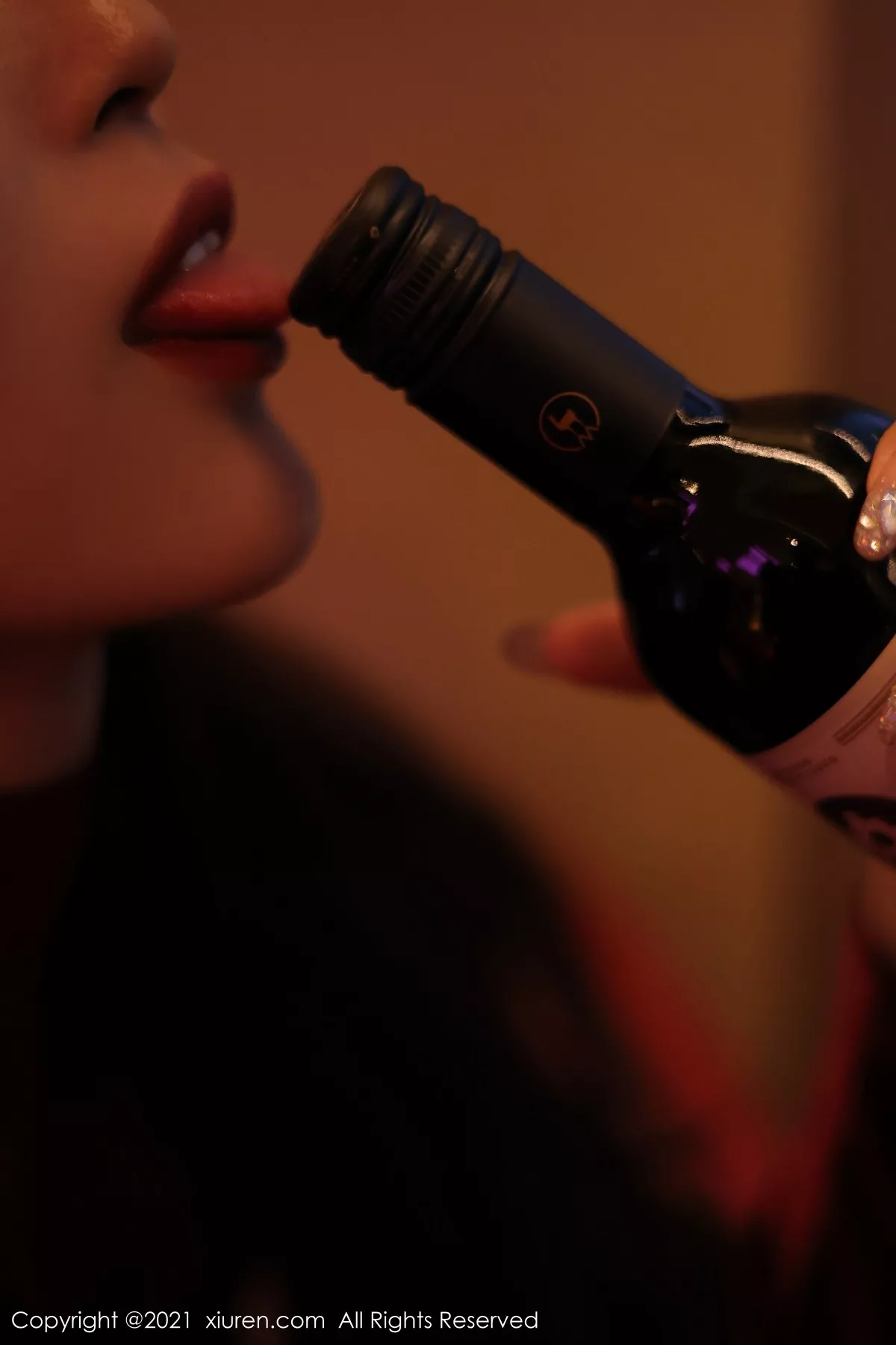 XiuRen第3765期_丽质模特周慕汐baby猩红礼裙配无内黑丝秀翘臀美腿诱惑写真63P