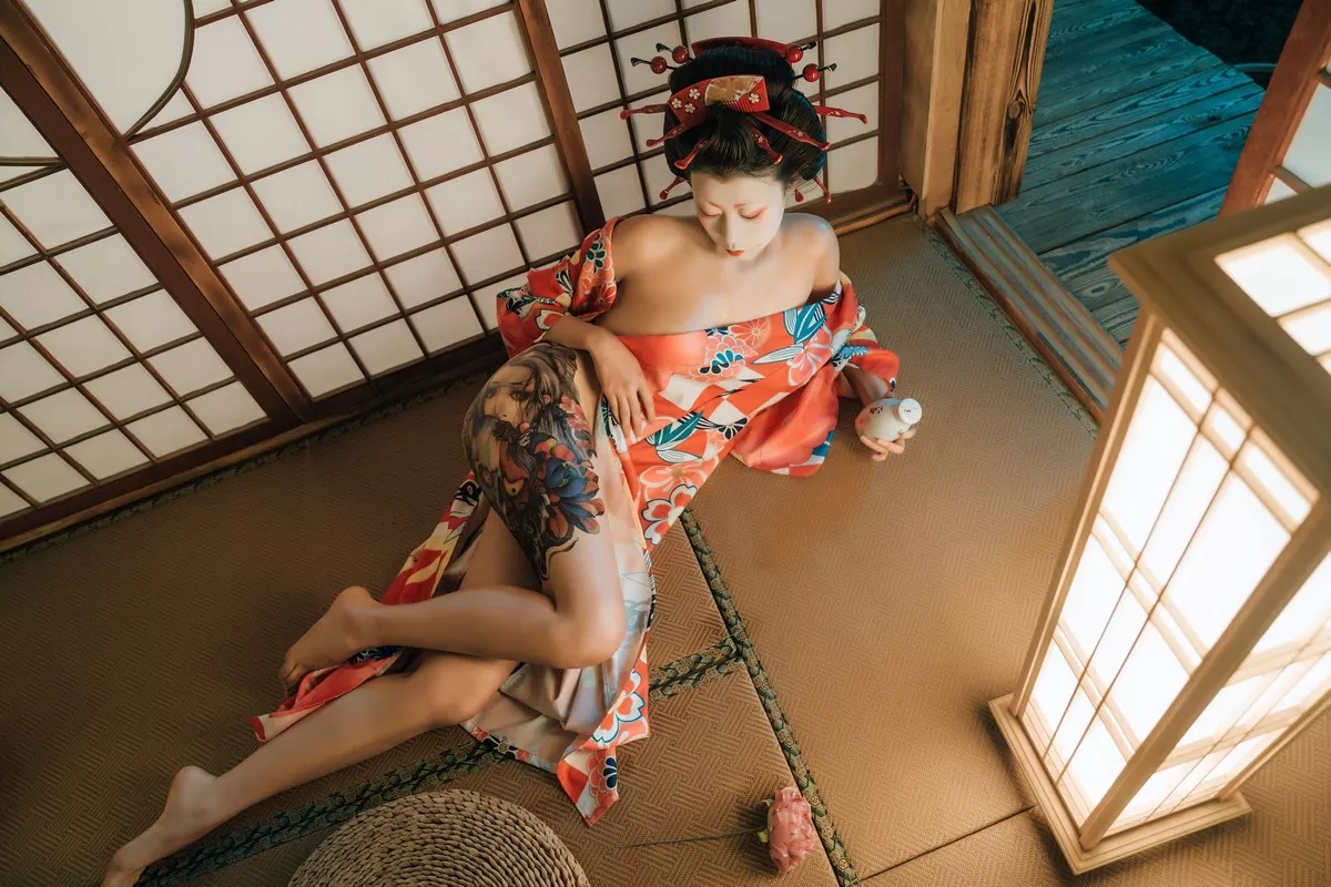 萌妹奈汐酱nice艺妓回忆录主题日系风格装扮私房半脱露傲人豪乳诱惑写真39P