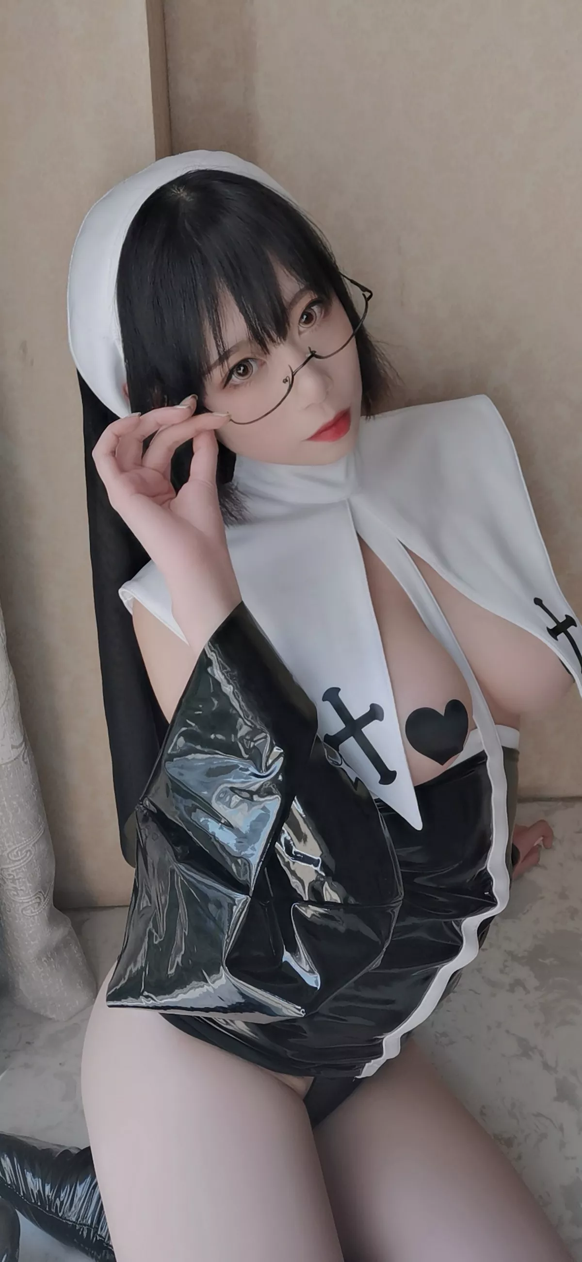 萌妹奈汐酱nice修女主题私房性感黑色皮质内衣露豪乳黑桃遮点极致诱惑写真41P