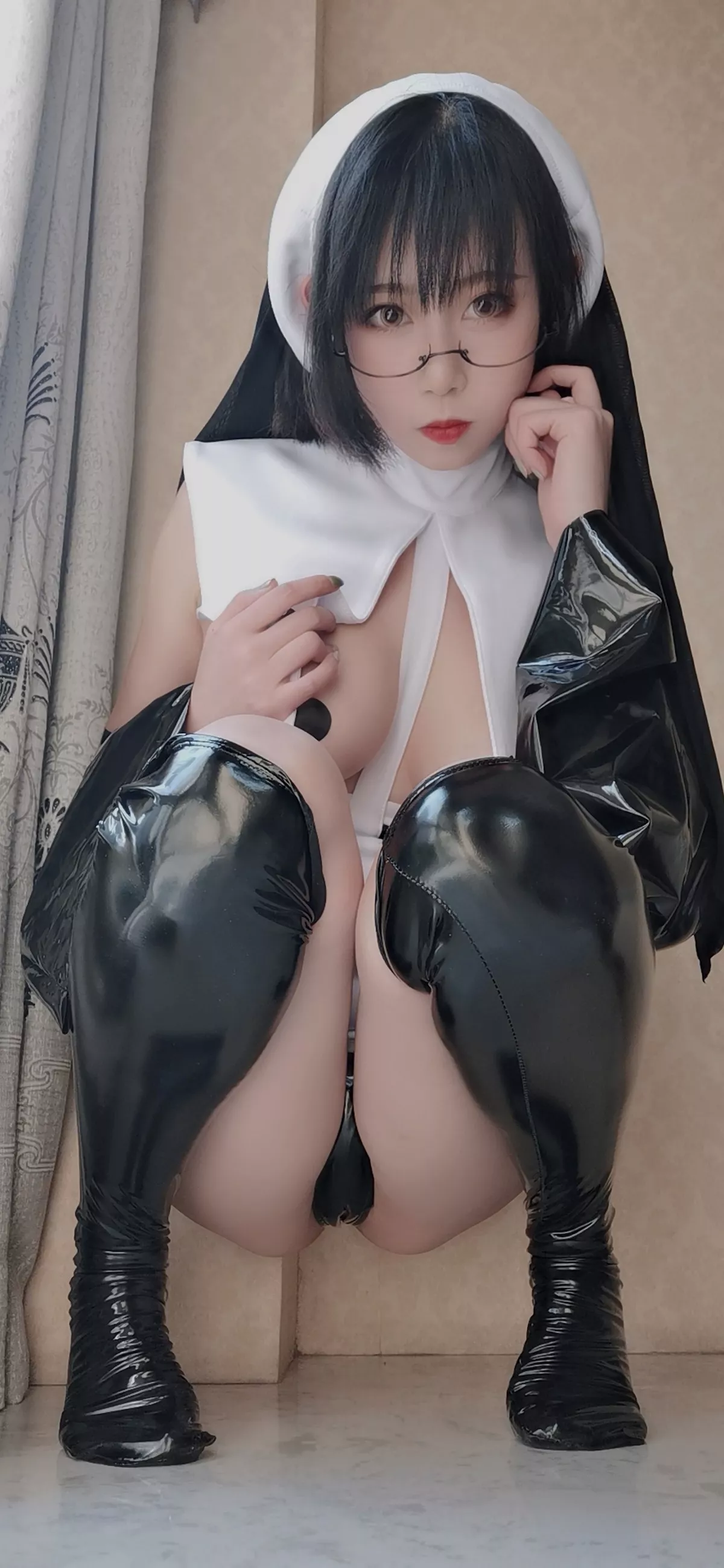 萌妹奈汐酱nice修女主题私房性感黑色皮质内衣露豪乳黑桃遮点极致诱惑写真41P