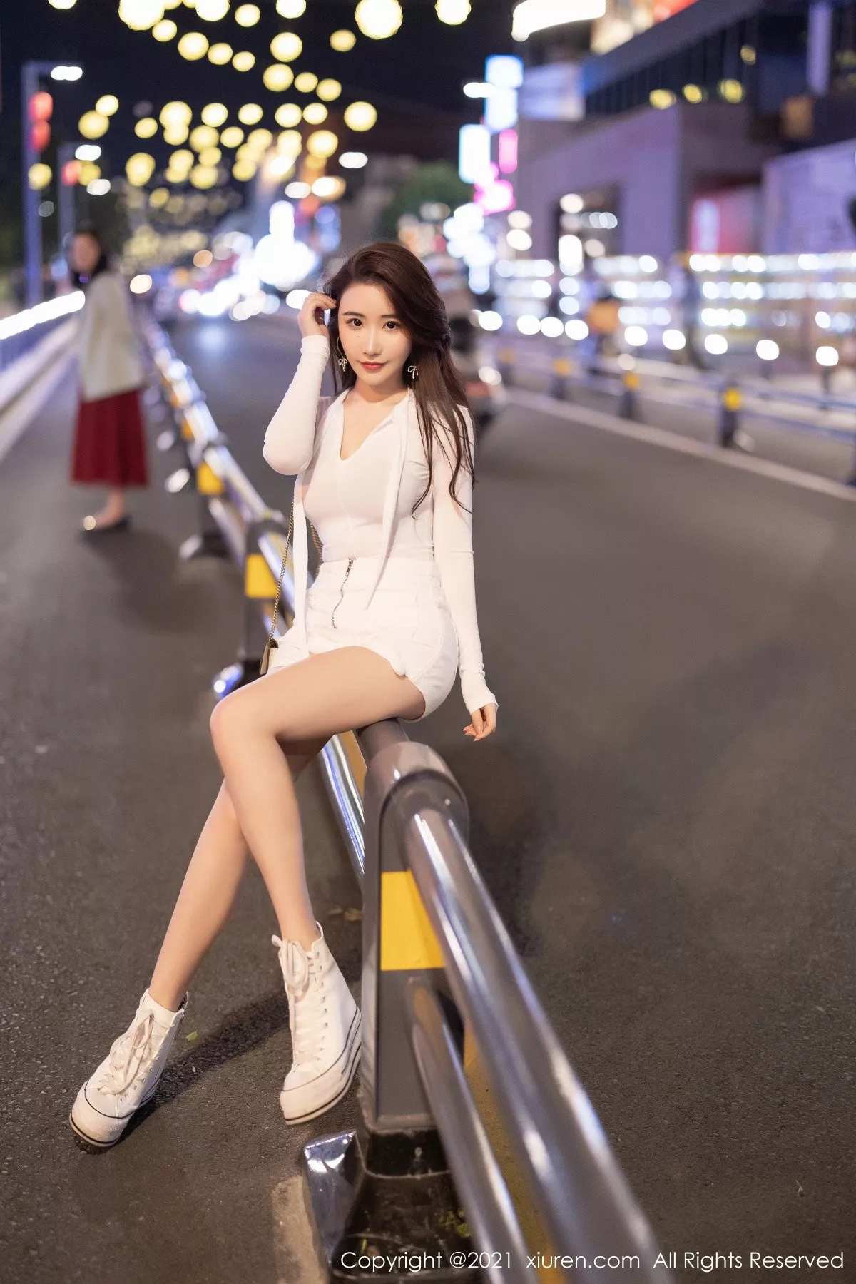 XiuRen第3816期_女神Cherry绯月樱江浙沪旅拍白色紧身服饰配肉丝裤袜诱惑写真96P