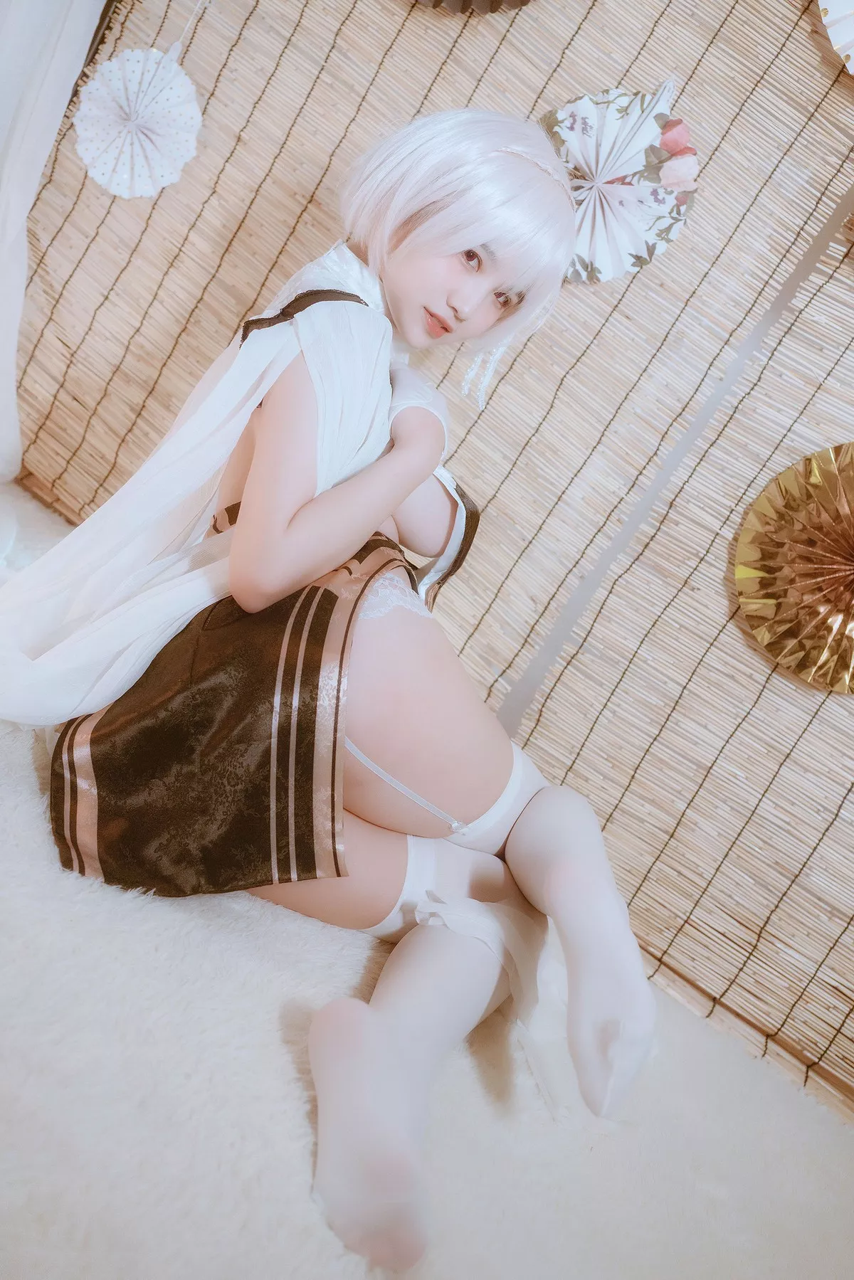 B站主播阿半今天很开心天狼星主题私房白色蕾丝内裤配白丝吊袜迷人诱惑写真33P