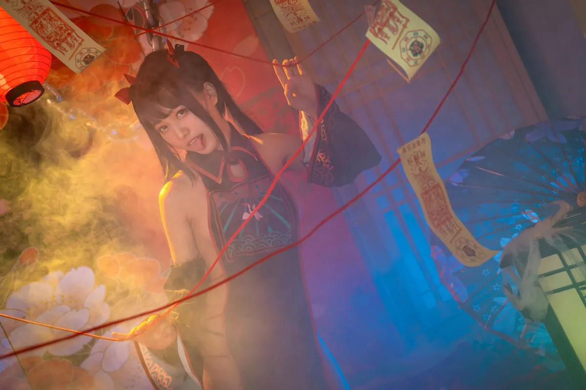动漫博主lovely呆玄双人僵尸主题私房性感姐妹花精简服饰秀丰满翘臀诱惑写真33P