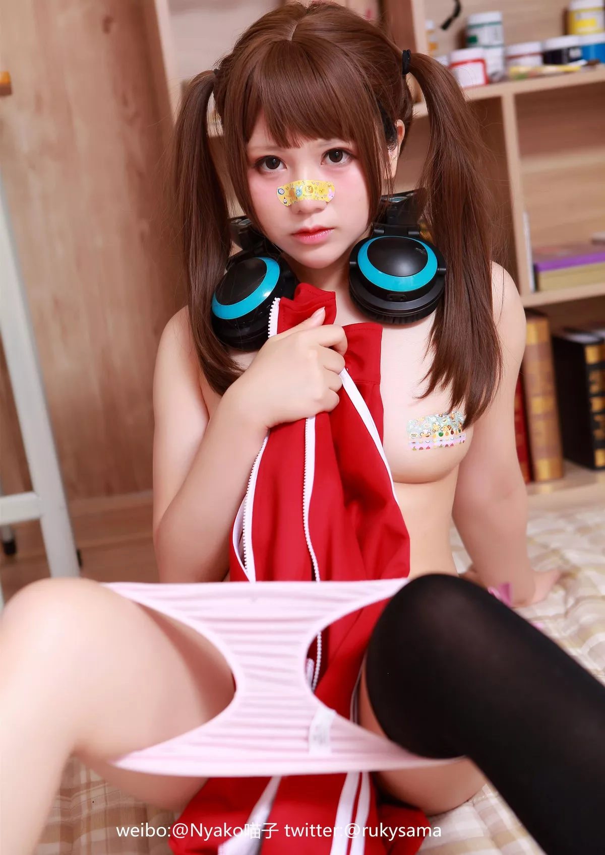 网络美女Nyako喵子女子高生日常主题私房性感内衣系列半脱露惹火身材诱惑写真80P