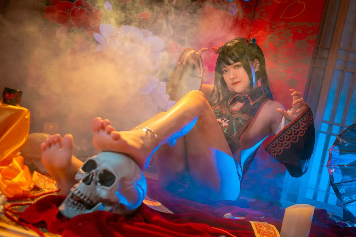动漫博主lovely呆玄双人僵尸主题私房性感姐妹花精简服饰秀丰满翘臀诱惑写真33P