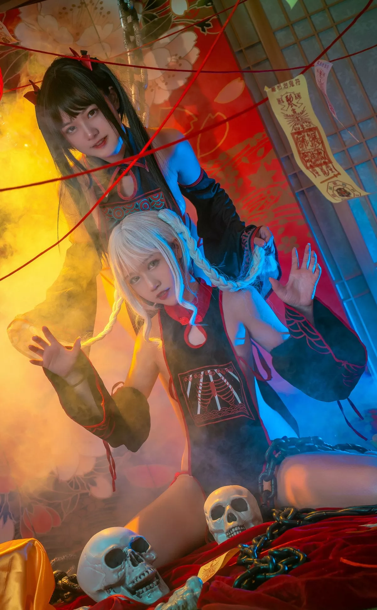 动漫博主lovely呆玄双人僵尸主题私房性感姐妹花精简服饰秀丰满翘臀诱惑写真33P