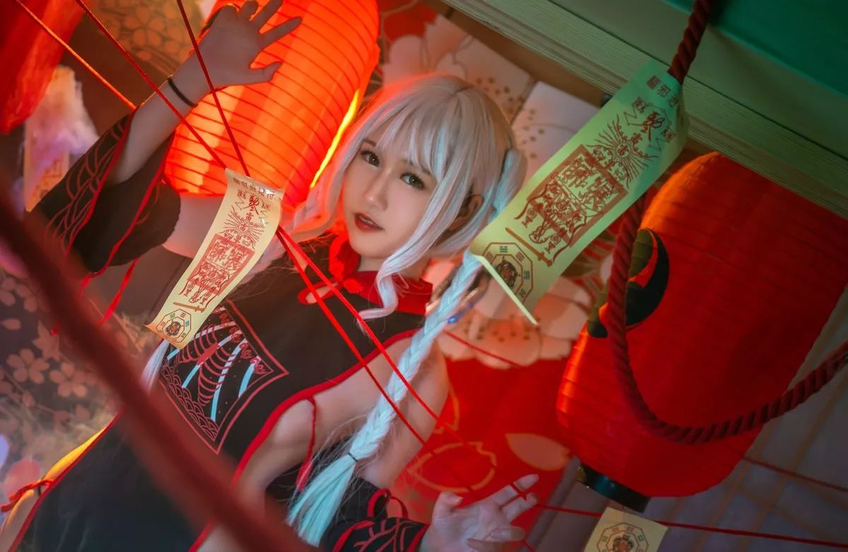 动漫博主lovely呆玄双人僵尸主题私房性感姐妹花精简服饰秀丰满翘臀诱惑写真33P