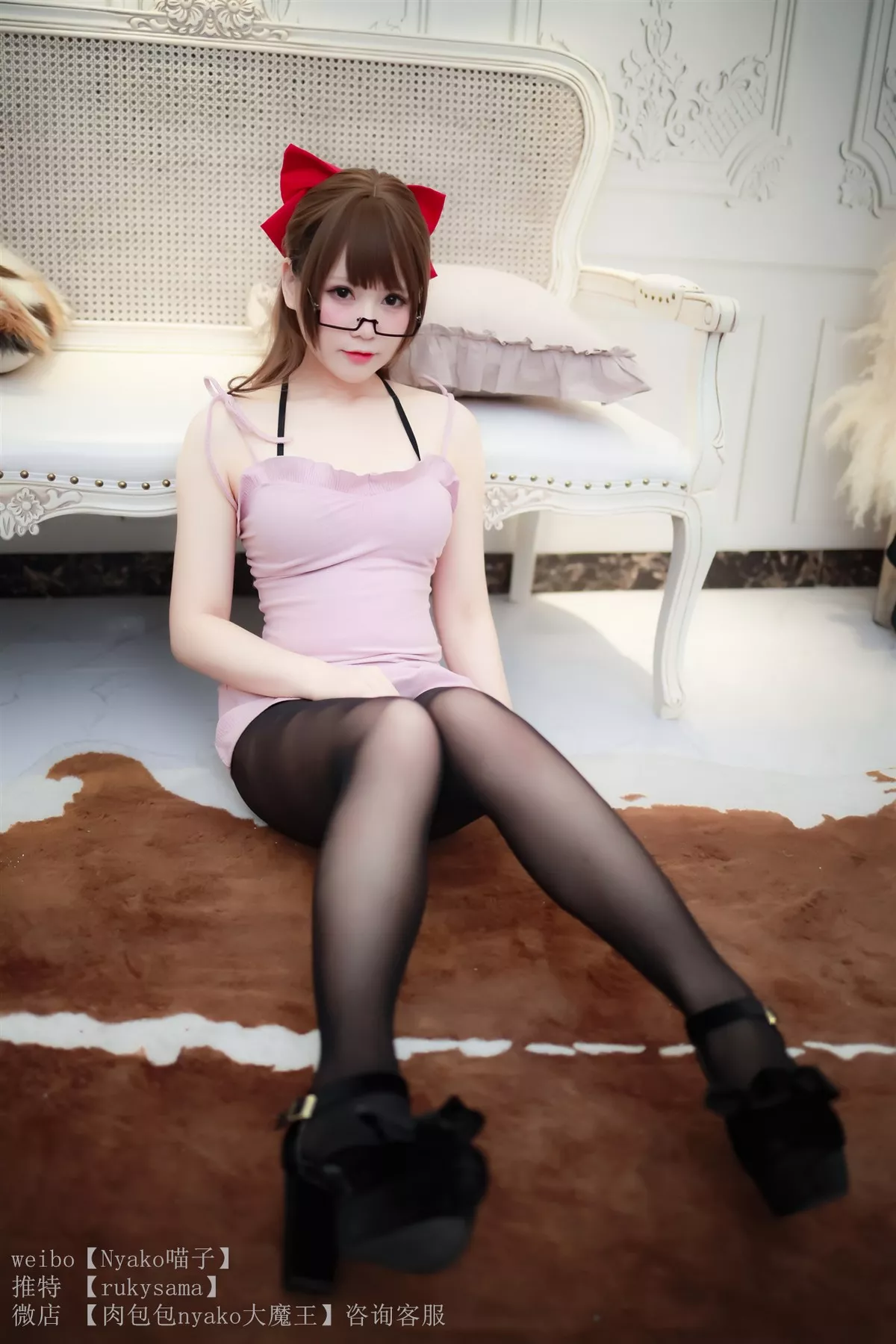 网络美女Nyako喵子黑色内衣主题私房性感内衣配黑丝裤袜半脱撩人诱惑写真122P