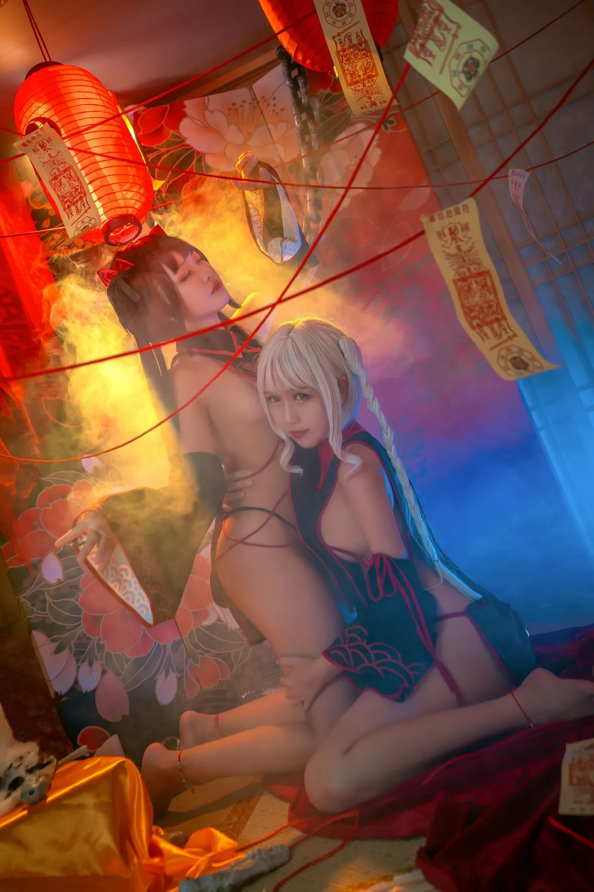 动漫博主lovely呆玄双人僵尸主题私房性感姐妹花精简服饰秀丰满翘臀诱惑写真33P