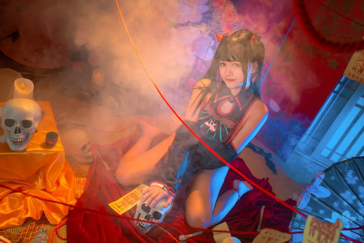 动漫博主lovely呆玄双人僵尸主题私房性感姐妹花精简服饰秀丰满翘臀诱惑写真33P