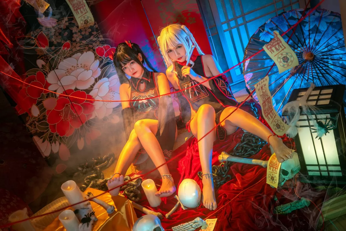 动漫博主lovely呆玄双人僵尸主题私房性感姐妹花精简服饰秀丰满翘臀诱惑写真33P