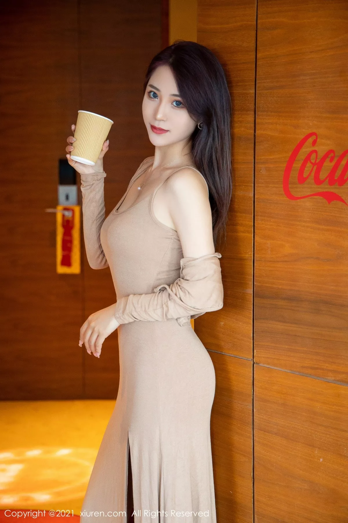 XiuRen第3707期_丽质模特周慕汐baby私房撩裙露无内肉丝裤袜秀翘臀诱惑写真55P