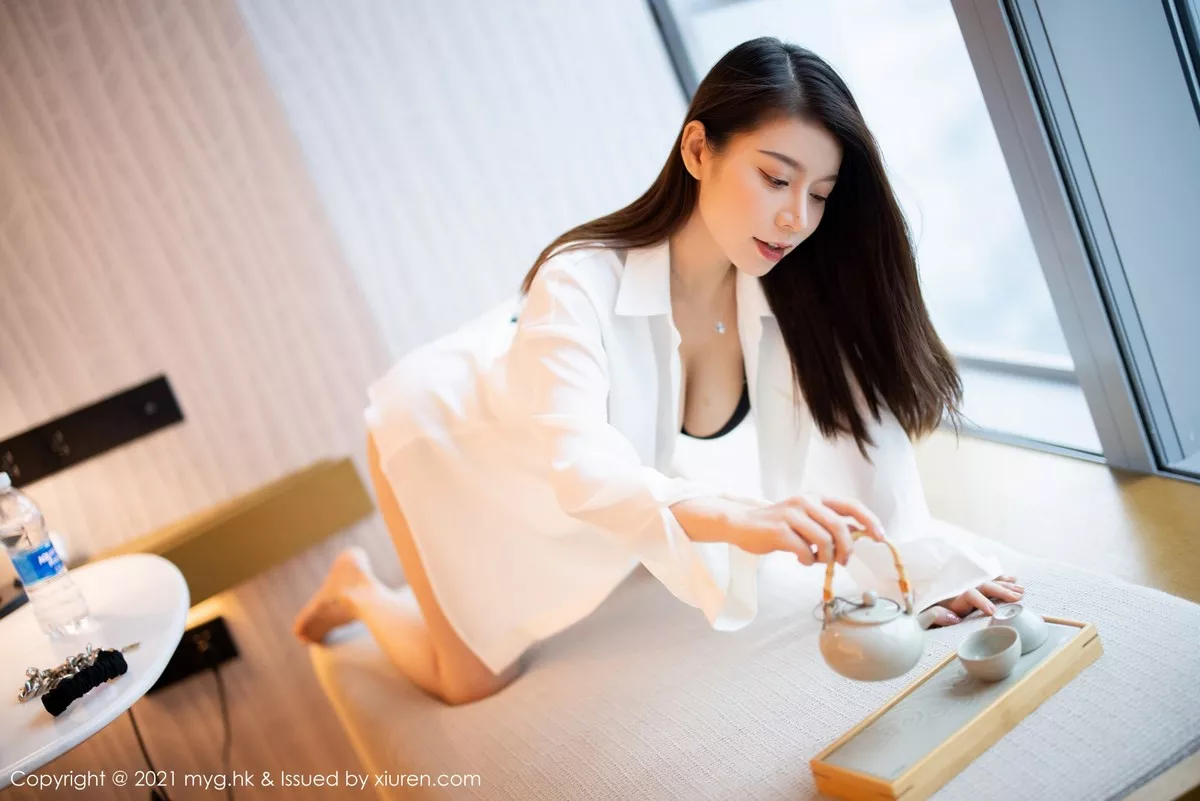 [MyGirl美媛馆]Vol.584_模特嘉宝贝儿杭州旅拍脱白衬衫露性感内衣秀丰满身材诱惑写真72P