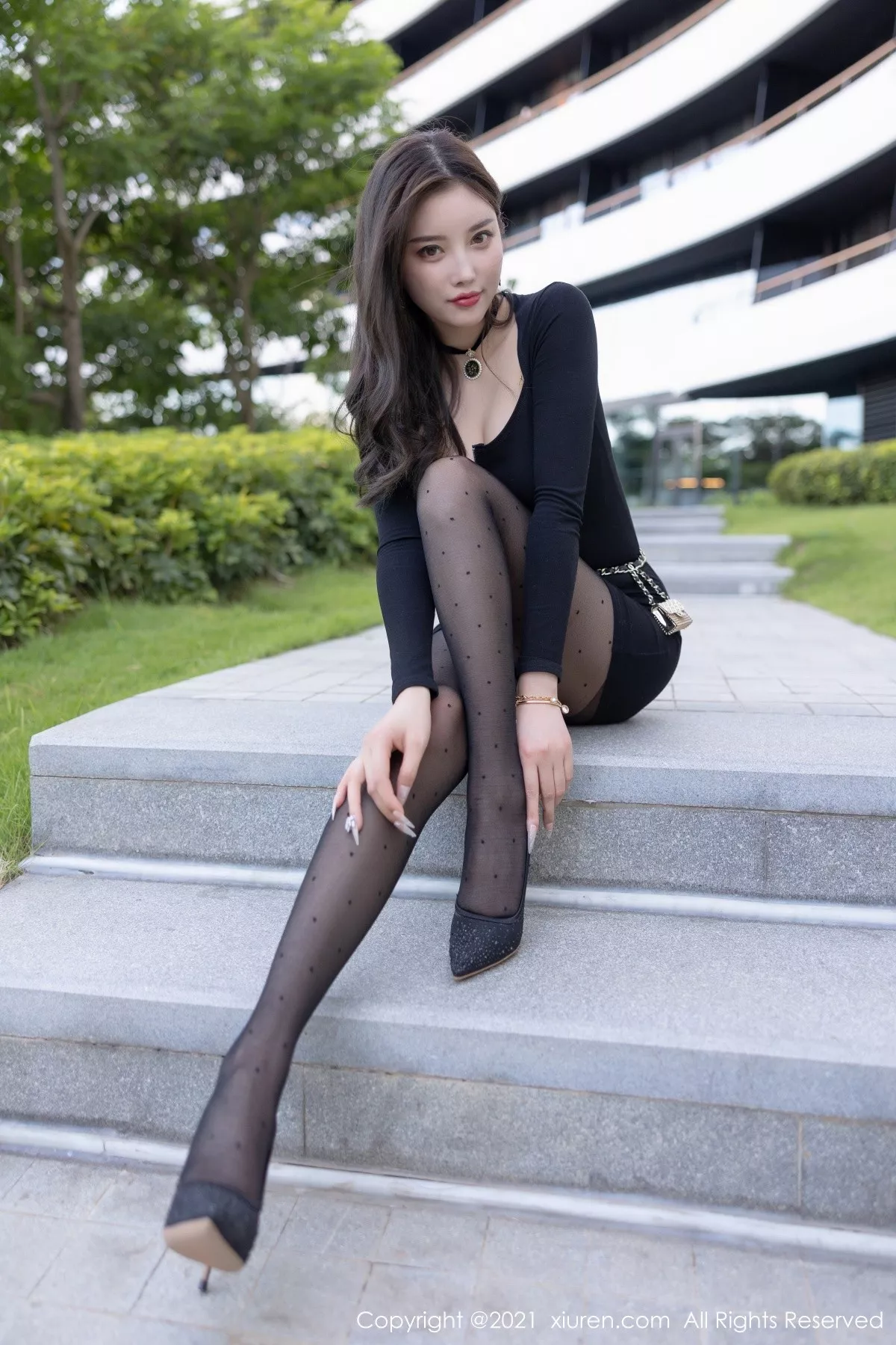 XiuRen第3878期_女神杨晨晨Yome黑色连身裙配超薄黑丝裤袜秀完美身材诱惑写真87P