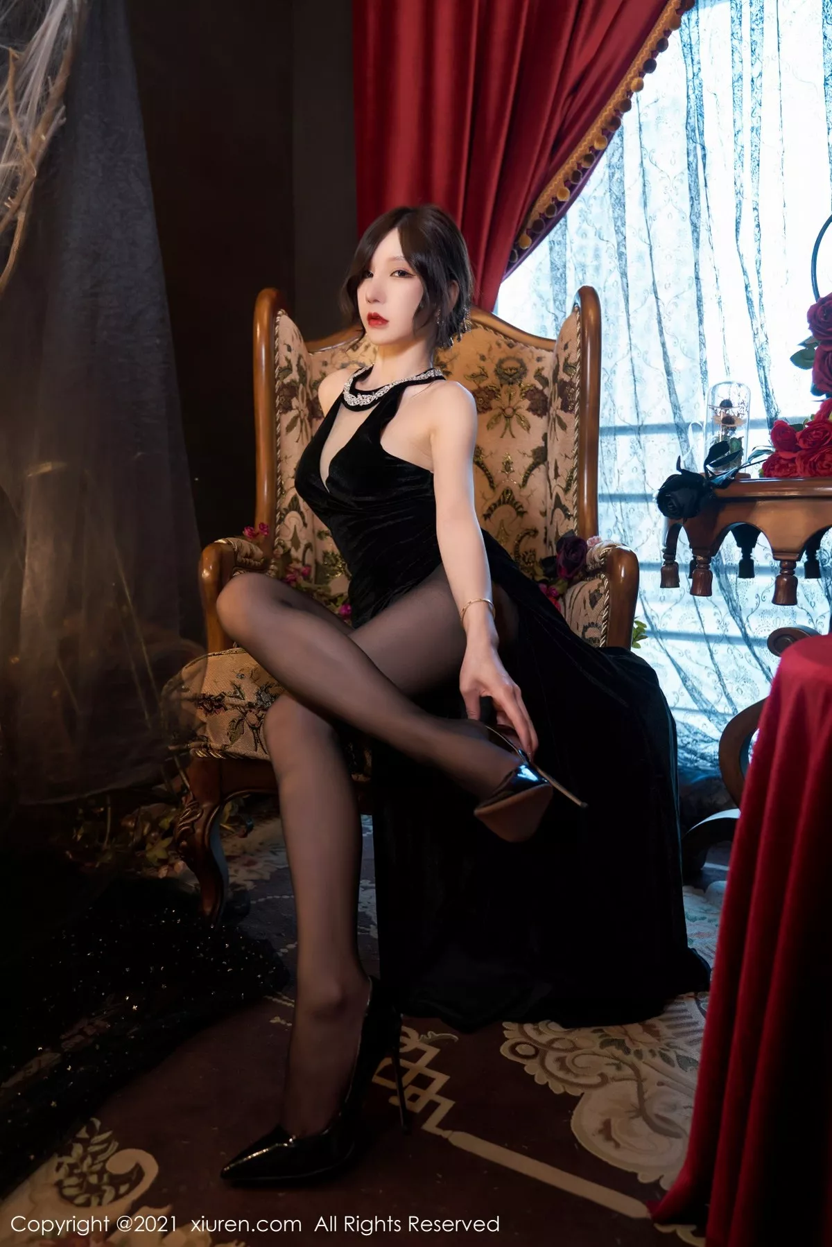 XiuRen第3879期_女神周于希Sandy大理旅拍私房超薄无内黑丝裤袜秀翘臀诱惑写真85P