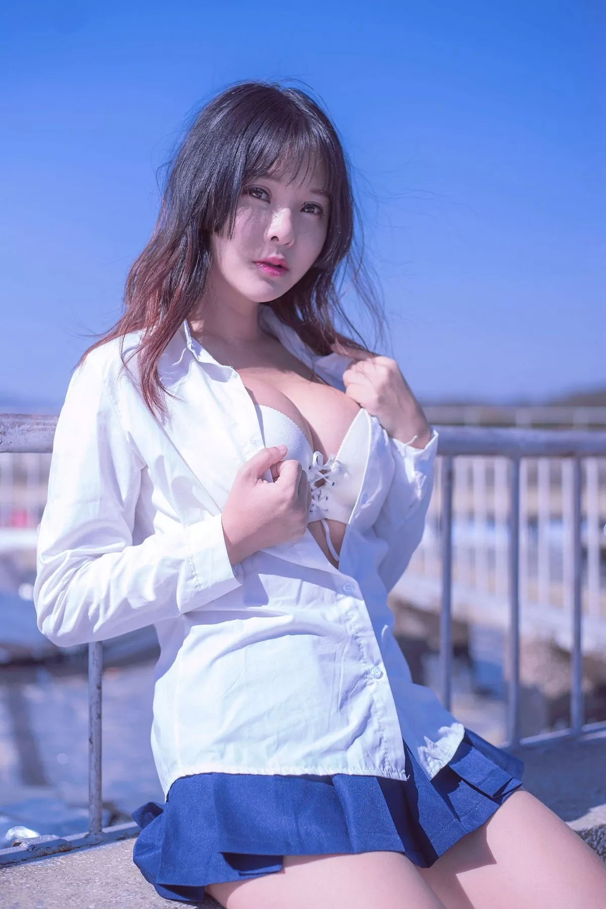 网络美女菟菟Cynthia - JK制服主题天台白衬衣半脱露性感内衣傲人豪乳诱惑写真40P