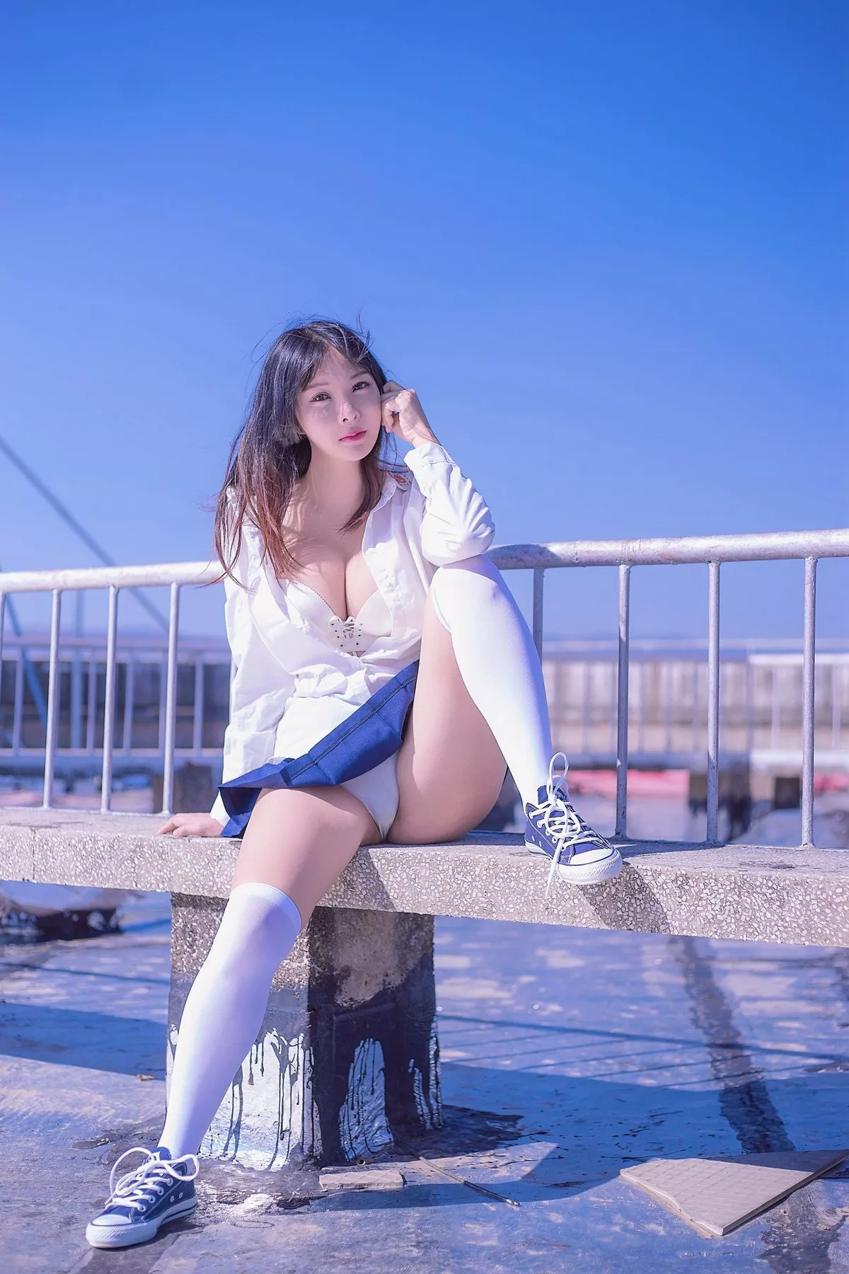 网络美女菟菟Cynthia - JK制服主题天台白衬衣半脱露性感内衣傲人豪乳诱惑写真40P