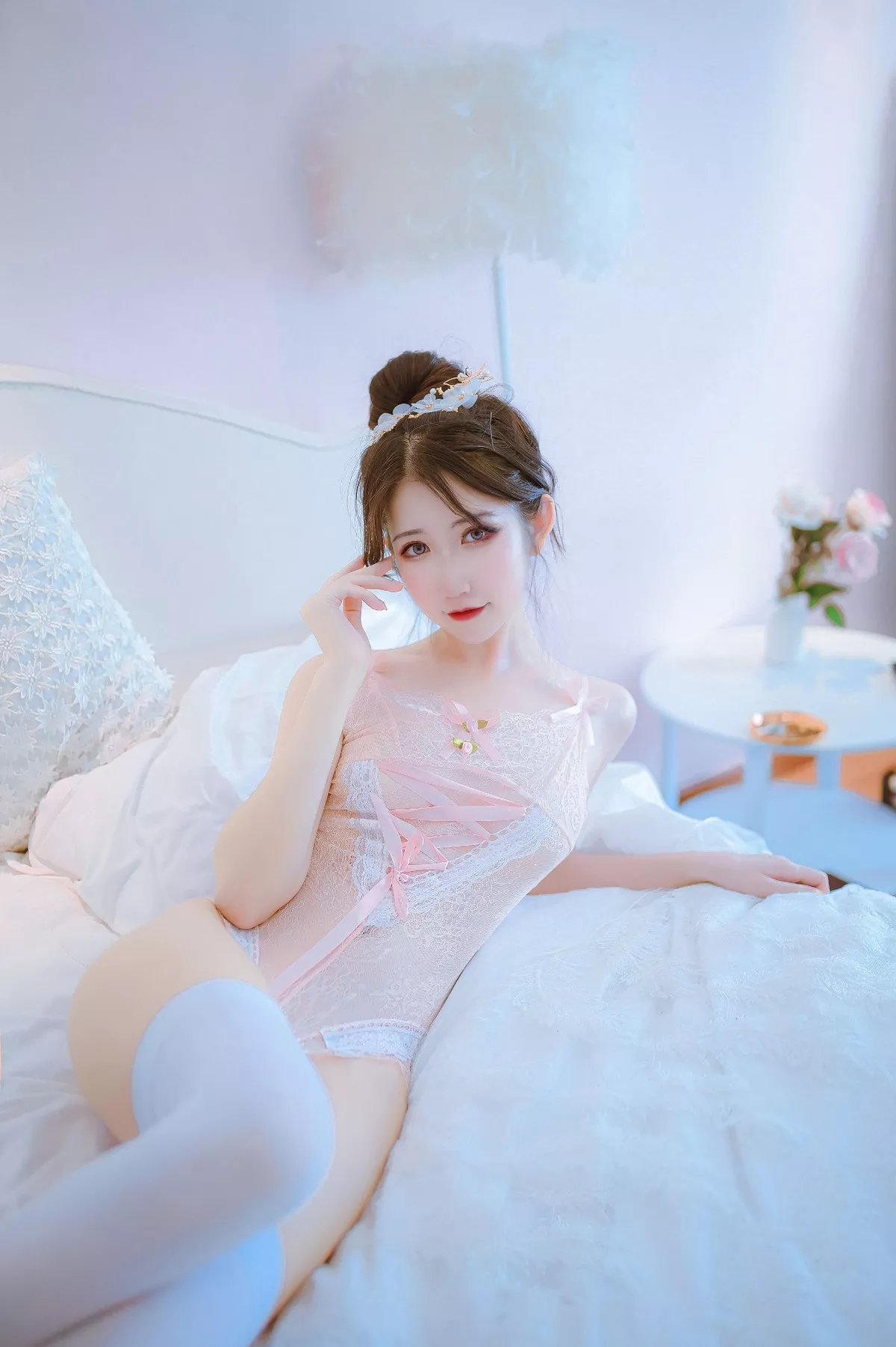 动漫博主阮邑_Fairy大象粉色系主题私房粉色蕾丝内衣配白丝袜完美诱惑写真35P